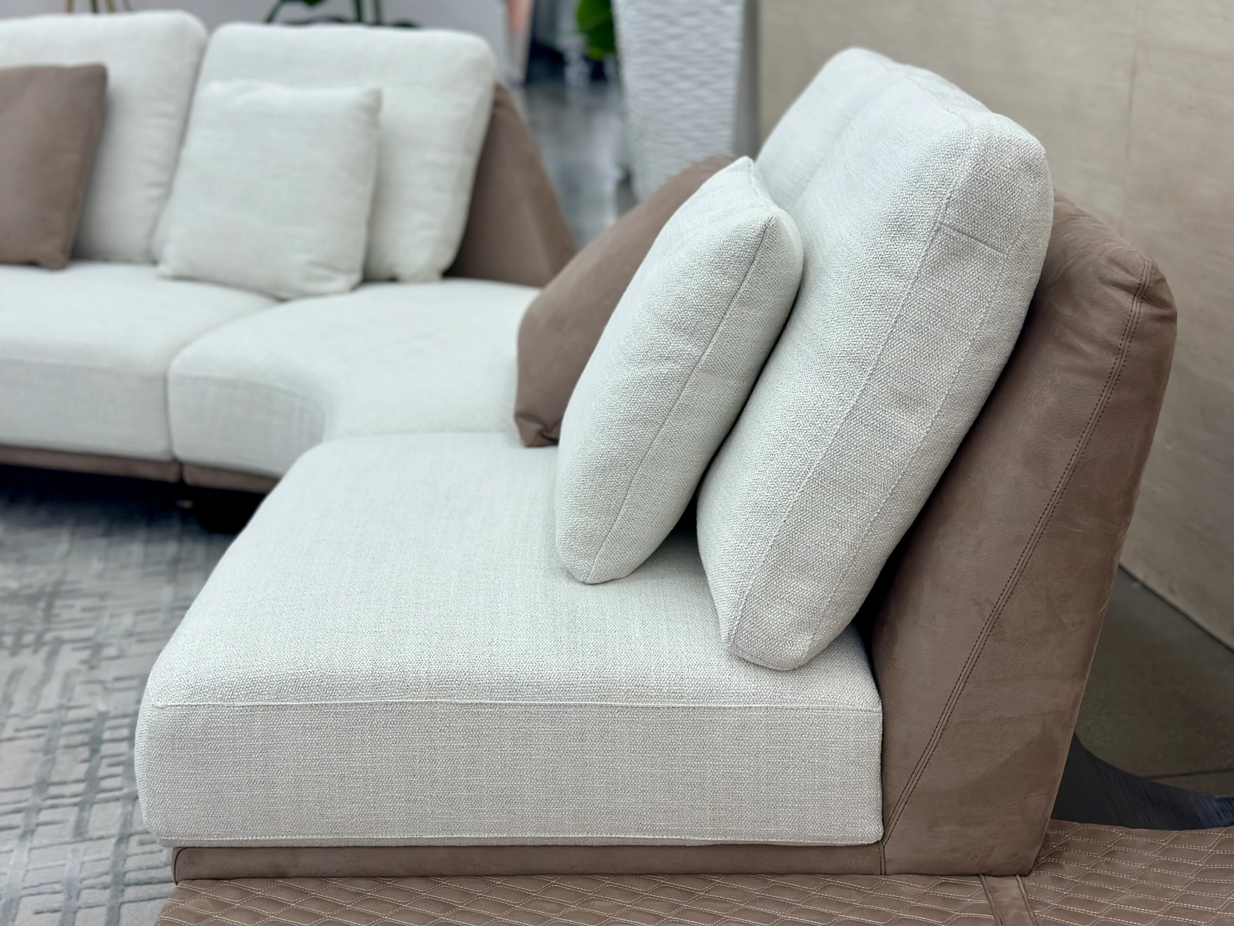 Fara Modern Motion Sectional - Image 6