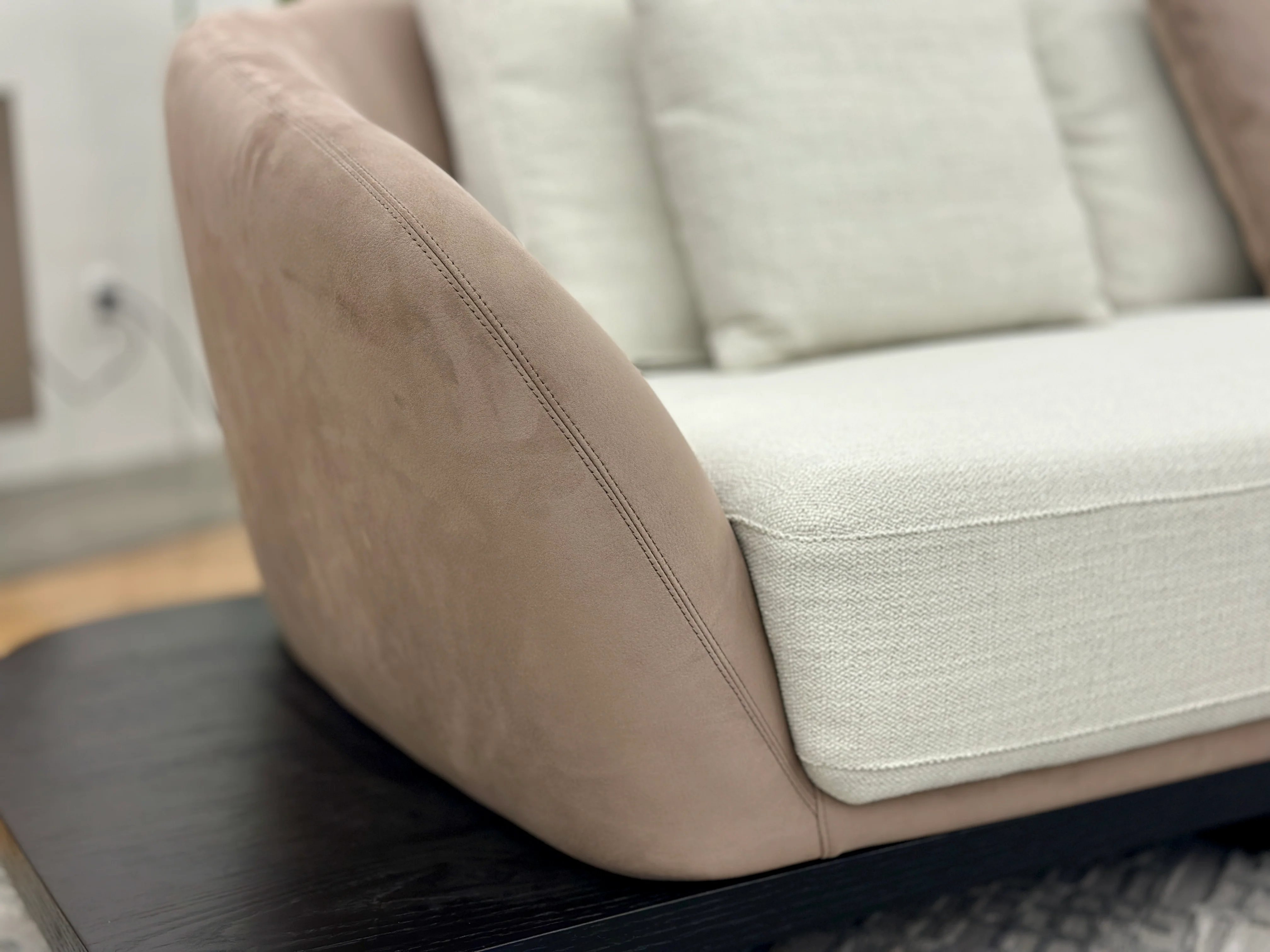 Fara Modern Motion Sectional - Image 8