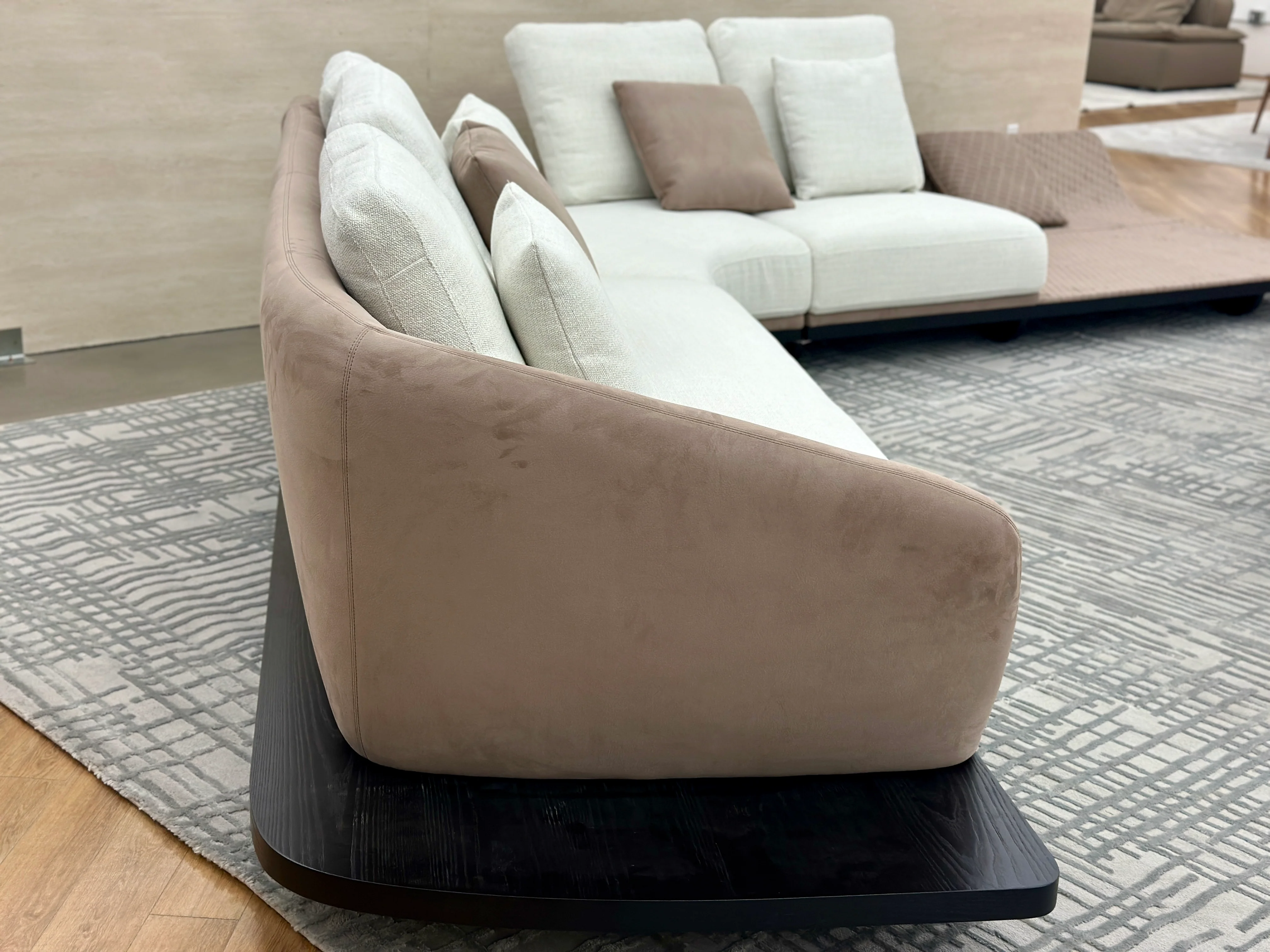 Fara Modern Motion Sectional - Image 9