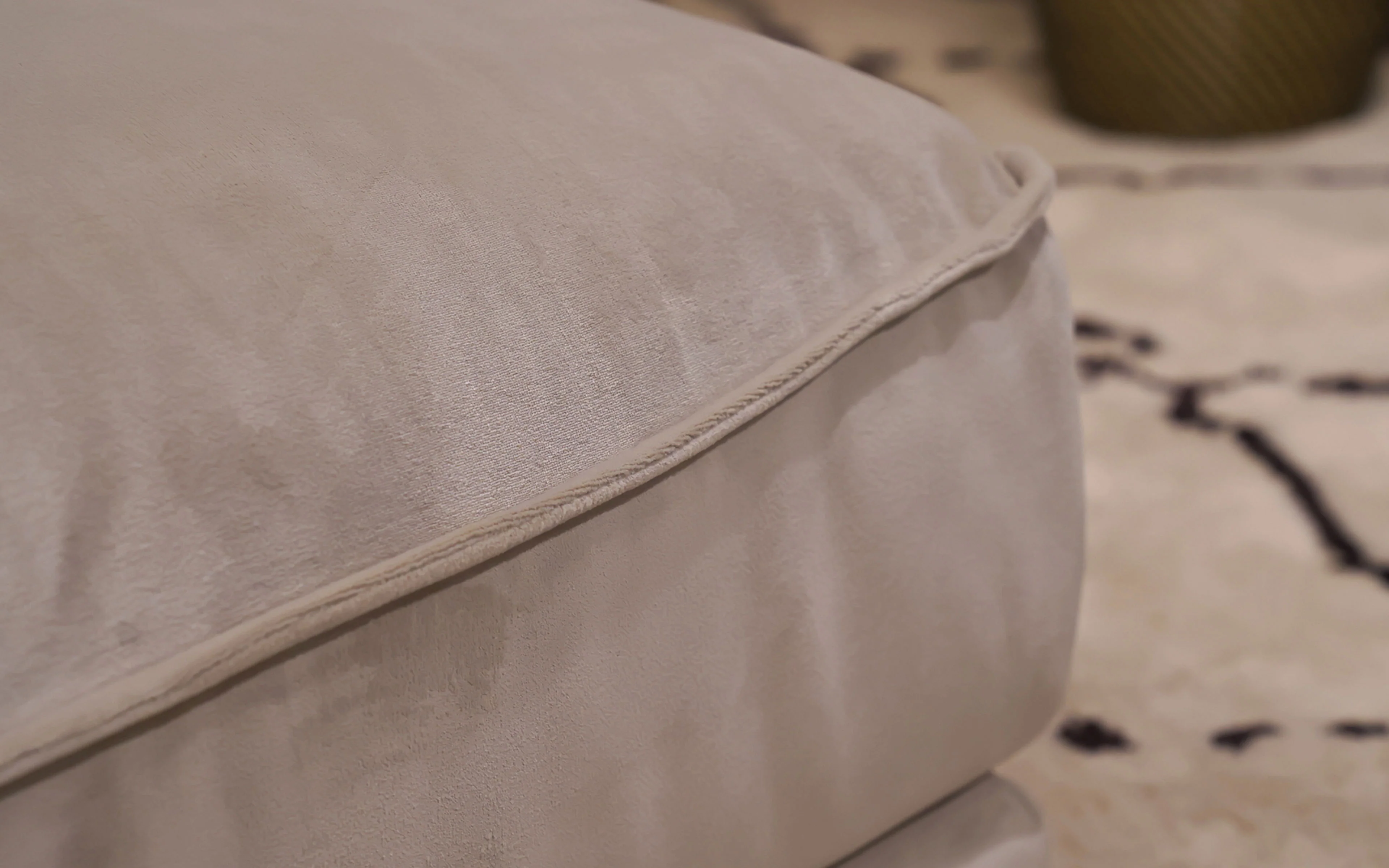 Favonius Modern Motion Sectional Sofa - Image 10