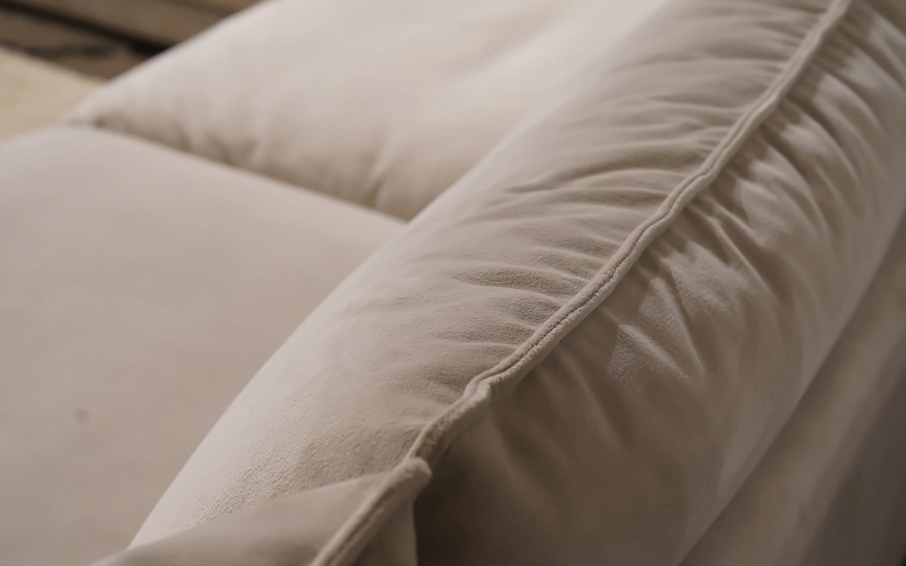 Favonius Modern Motion Sectional Sofa - Image 11