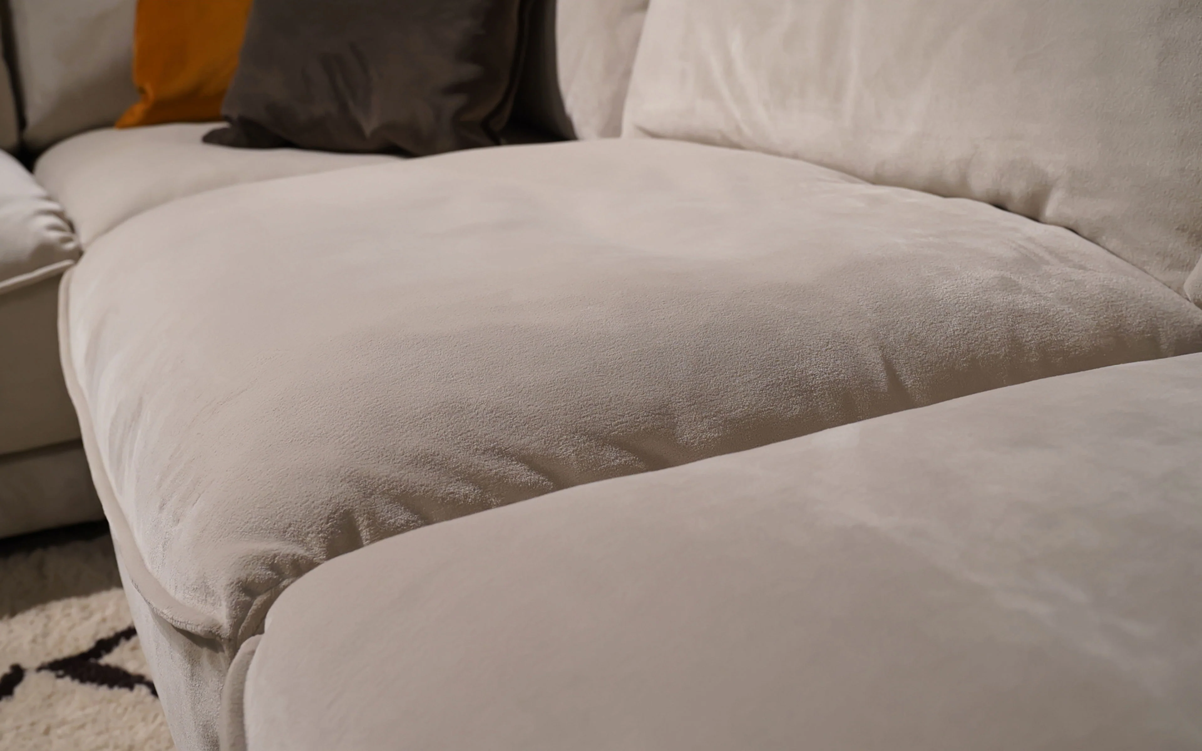 Favonius Modern Motion Sectional Sofa - Image 12