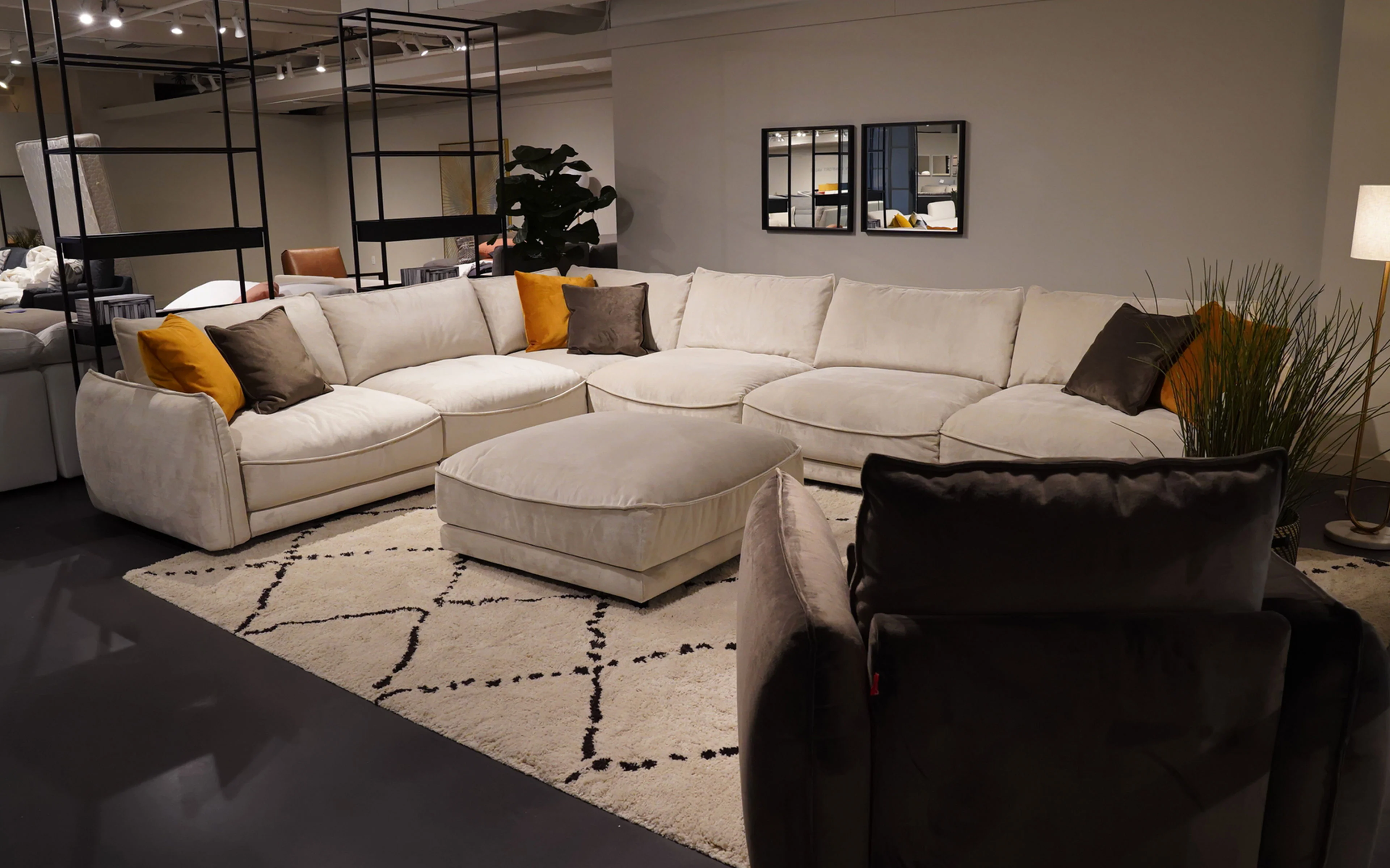 Favonius Modern Motion Sectional Sofa - Image 3