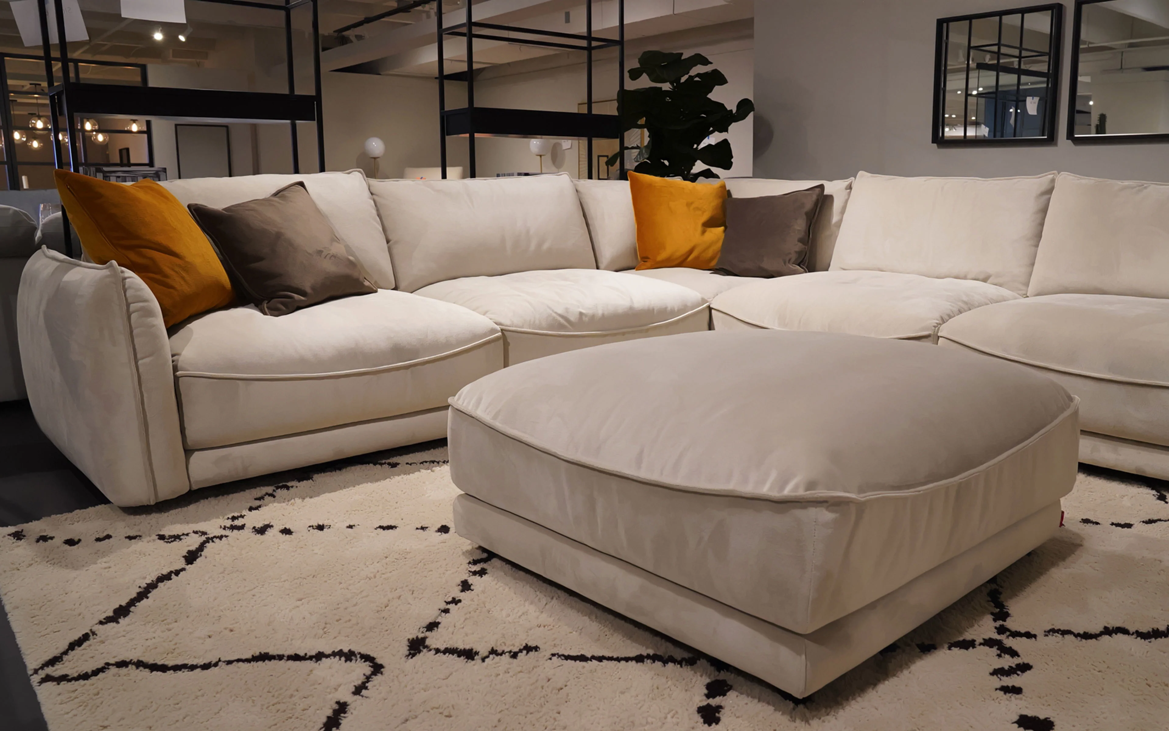Favonius Modern Motion Sectional Sofa - Image 4