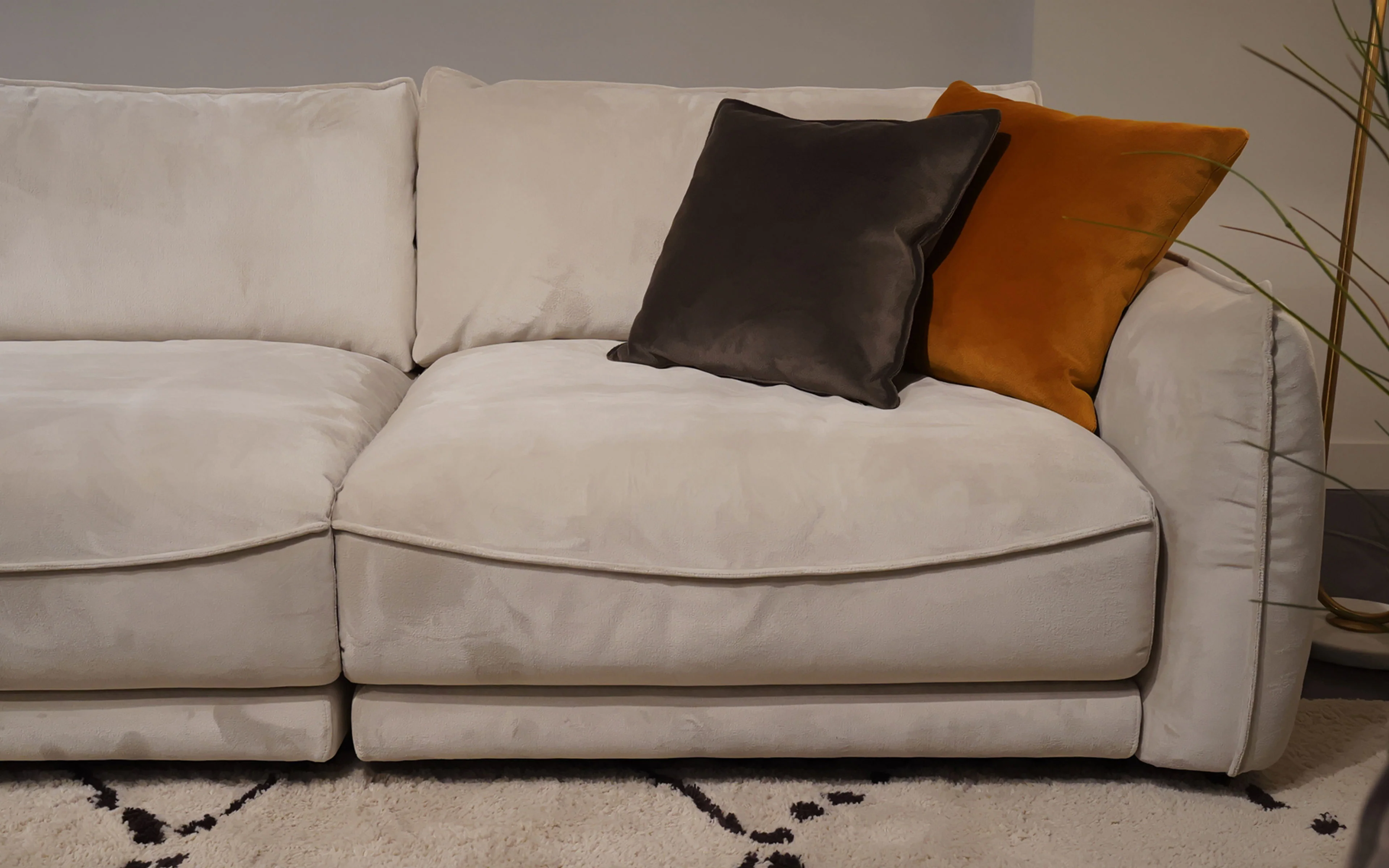 Favonius Modern Motion Sectional Sofa - Image 6