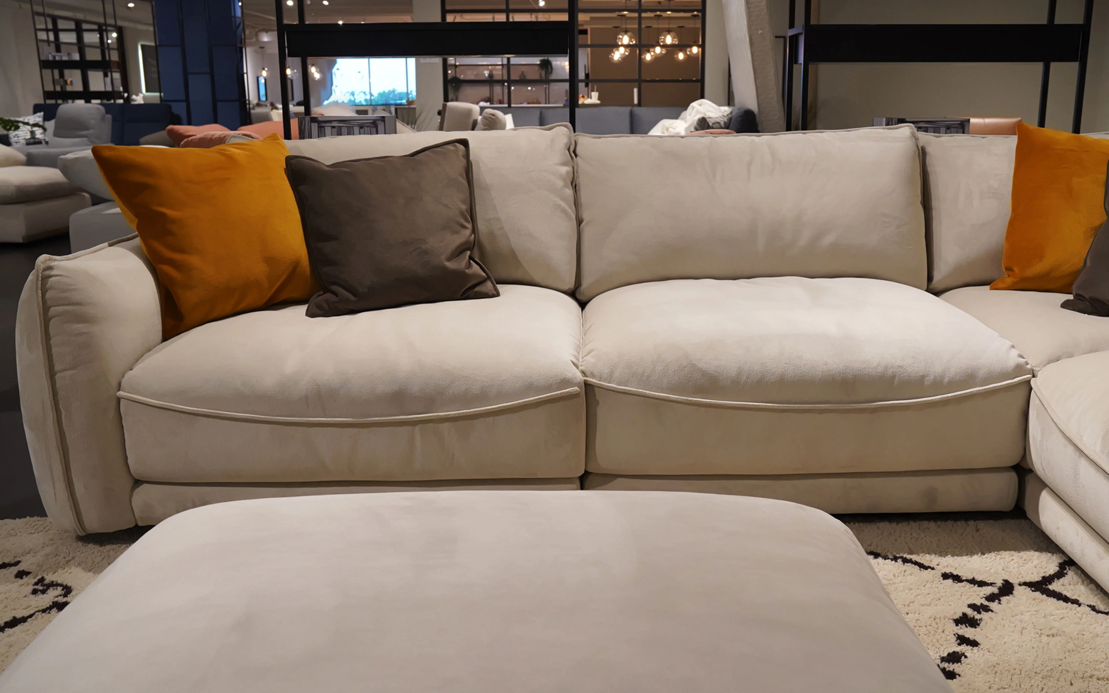 Favonius Modern Motion Sectional Sofa - Image 7