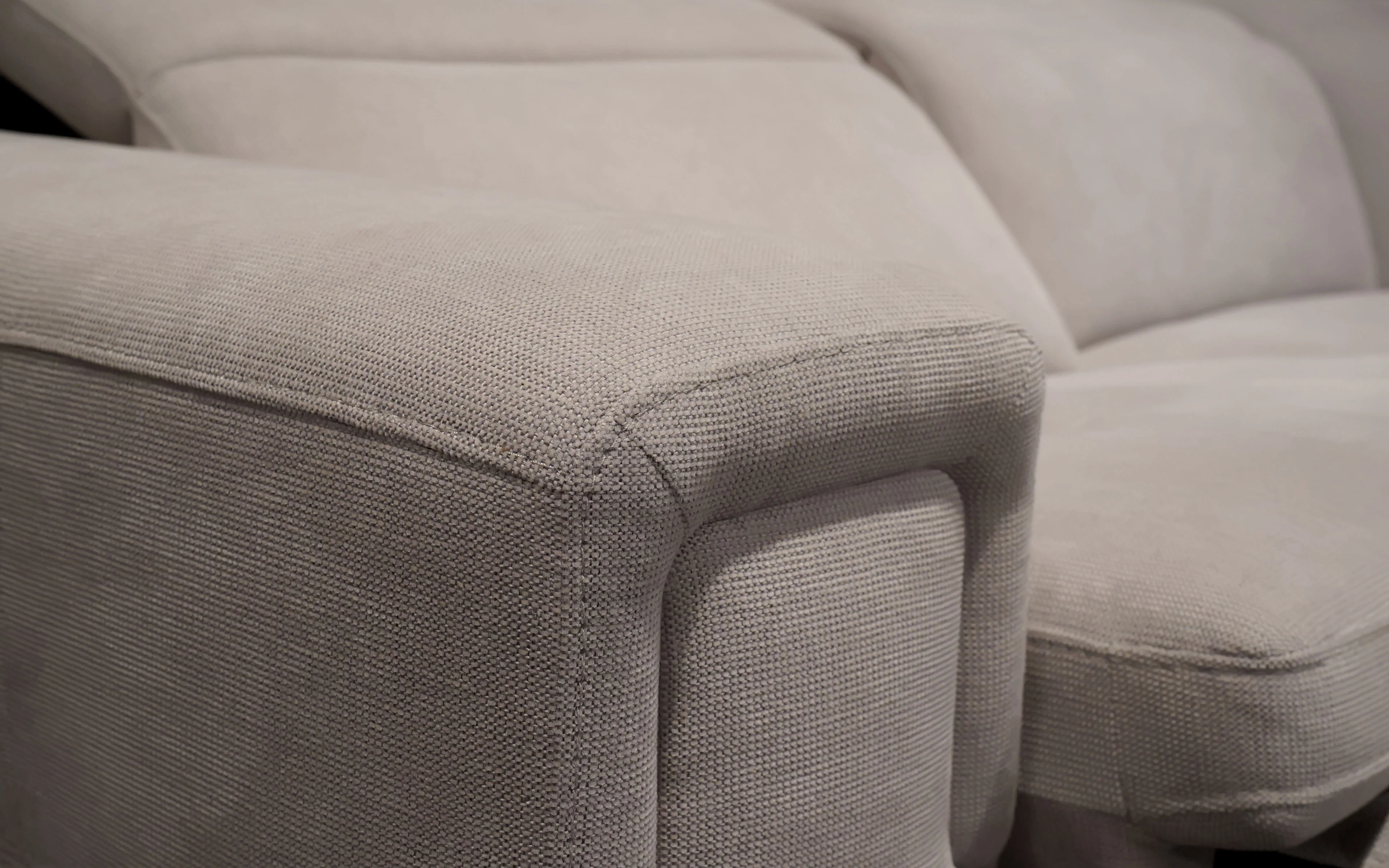 Freesia Modern Motion Reclining Sectional - Image 10