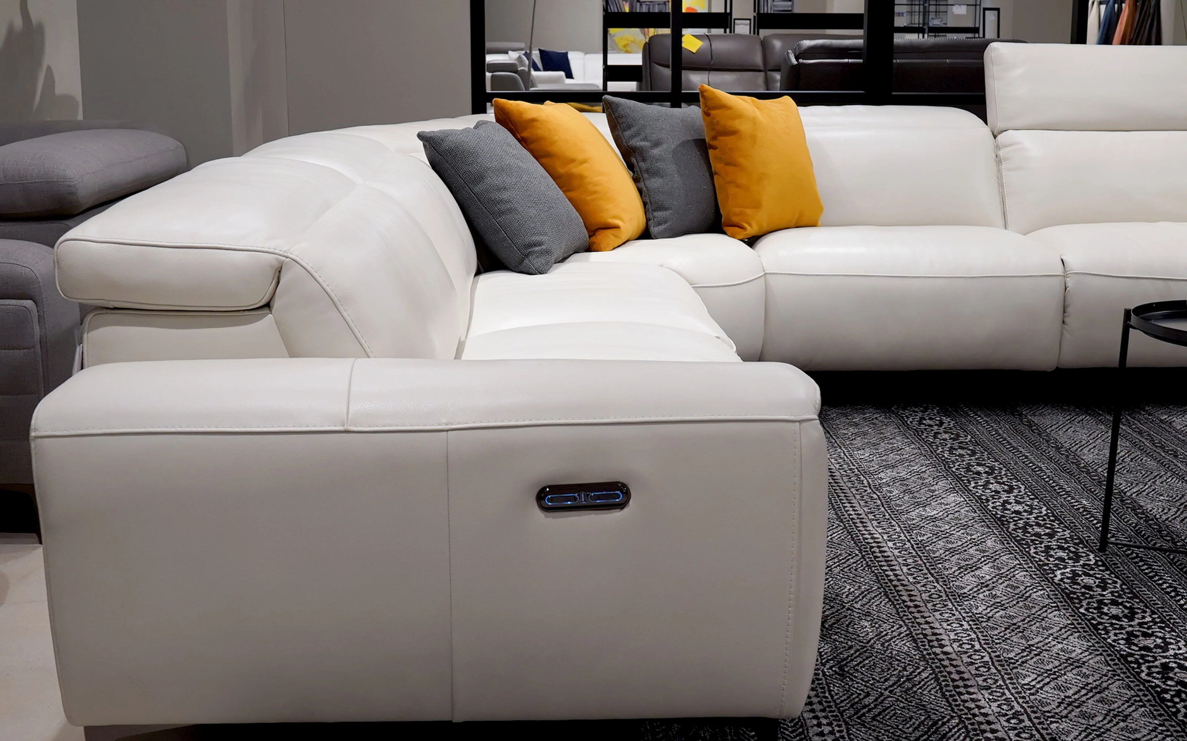Girasole Modern Motion Reclining Sectional - Image 10