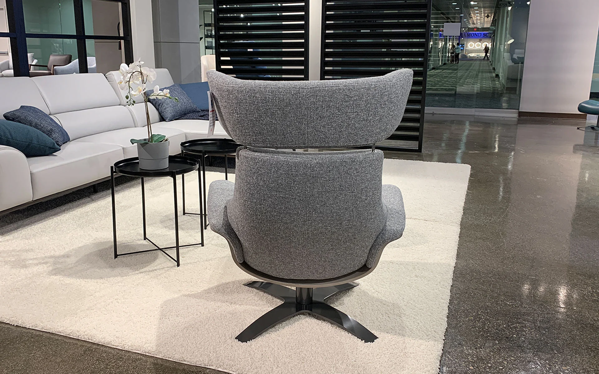 Kloe Modern Motion Chair - Image 8