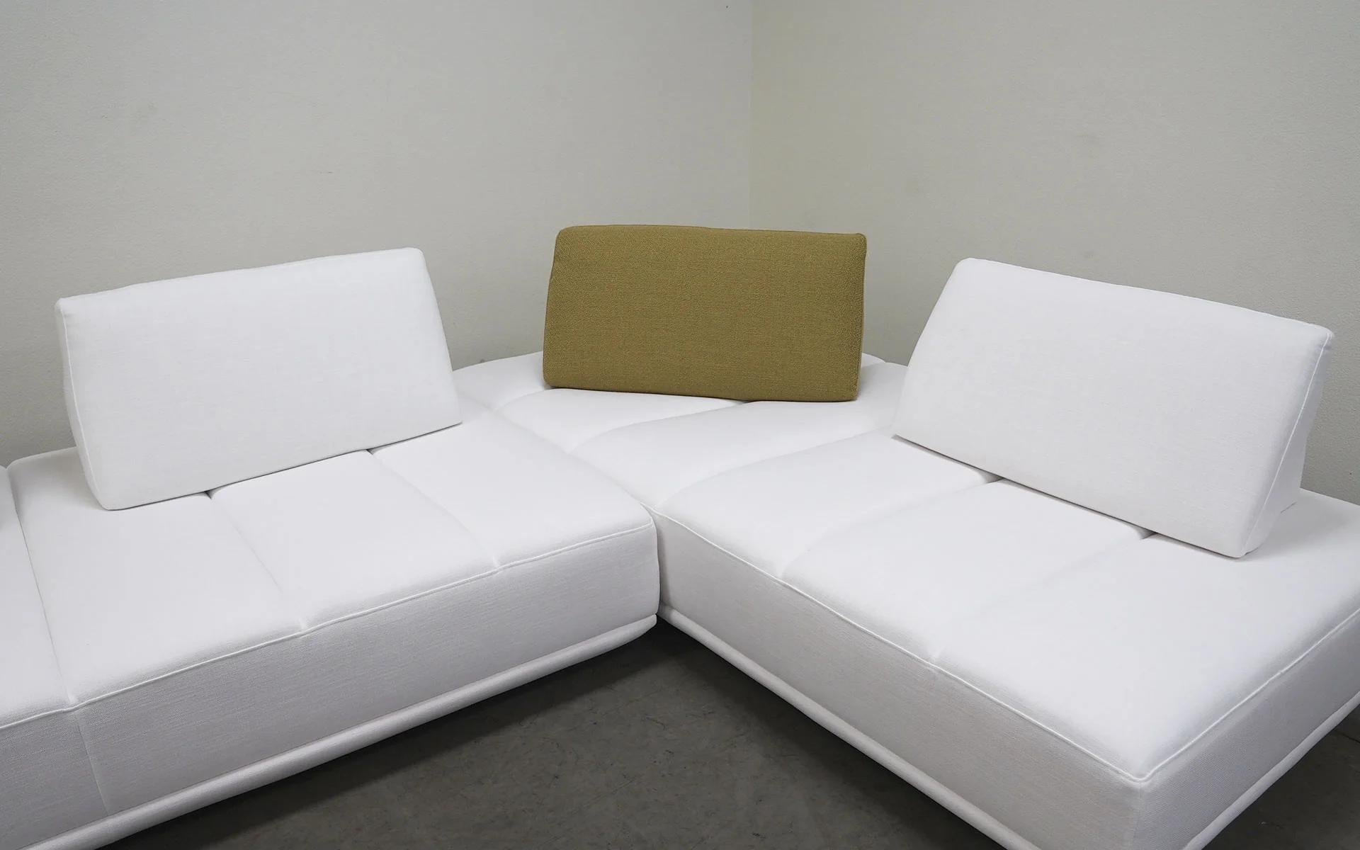 Levante 4pc Ultra Modern Motion Sectional Sofa - Image 19