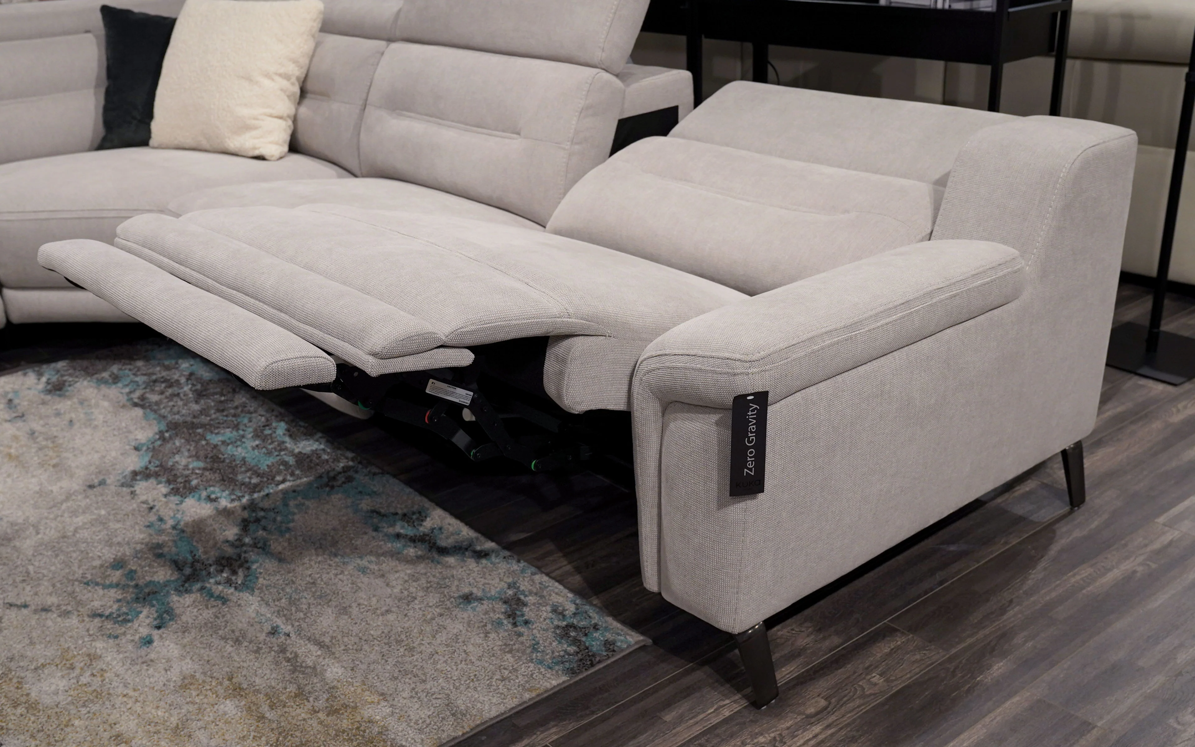 Maestrale Modern Motion Sectional - Image 7