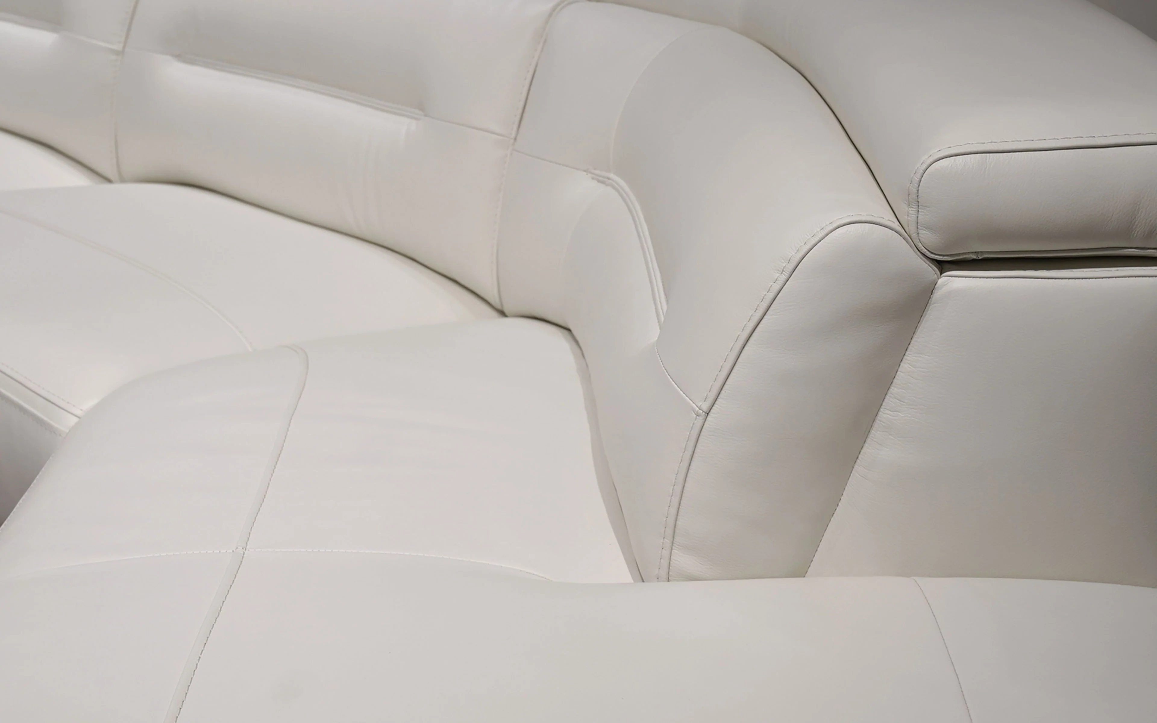 Maestrale Modern Motion Sofa - Image 7