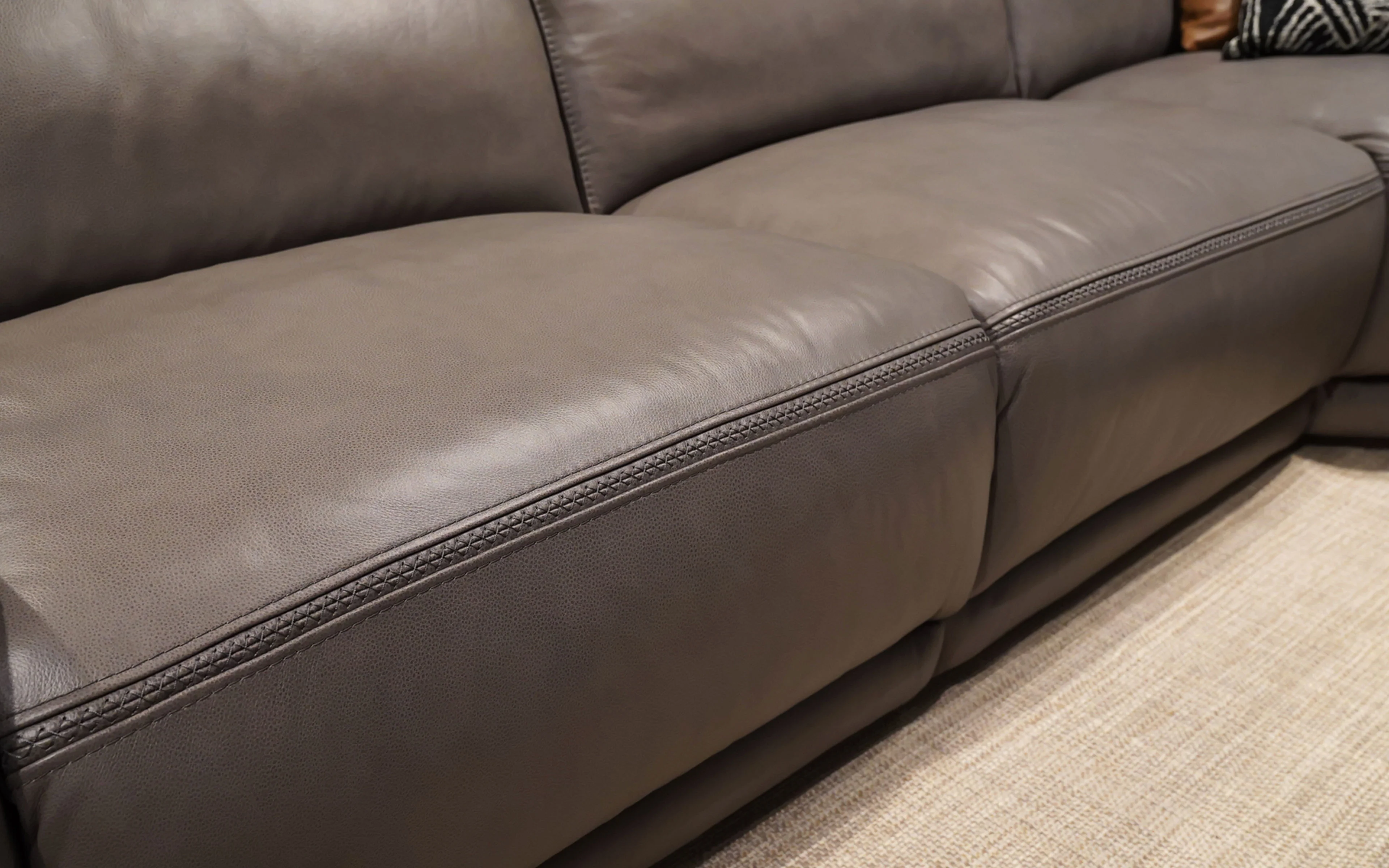 Ortensia Modern Motion Reclining Sectional - Image 10