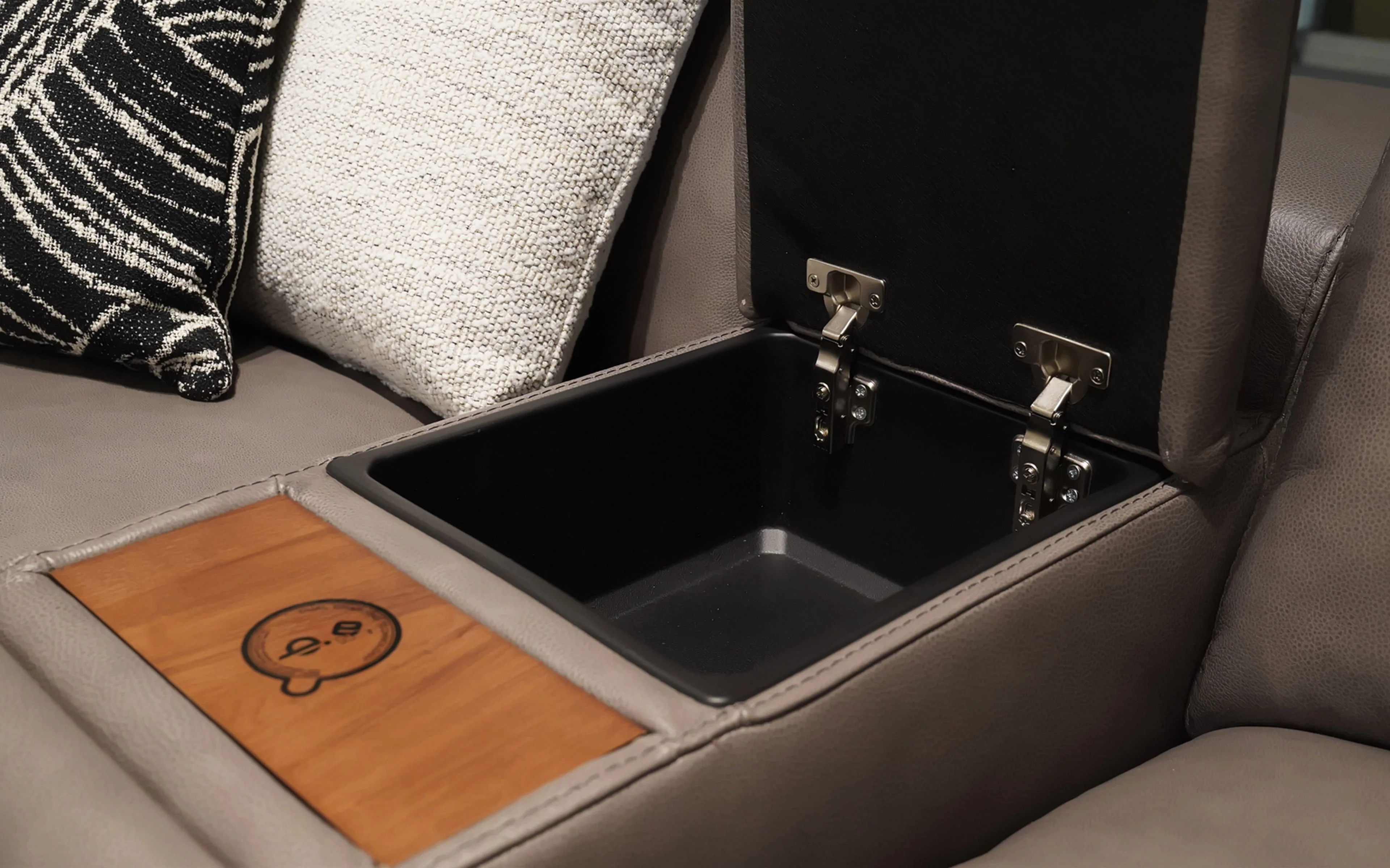 Ortensia Modern Motion Reclining Sectional - Image 13