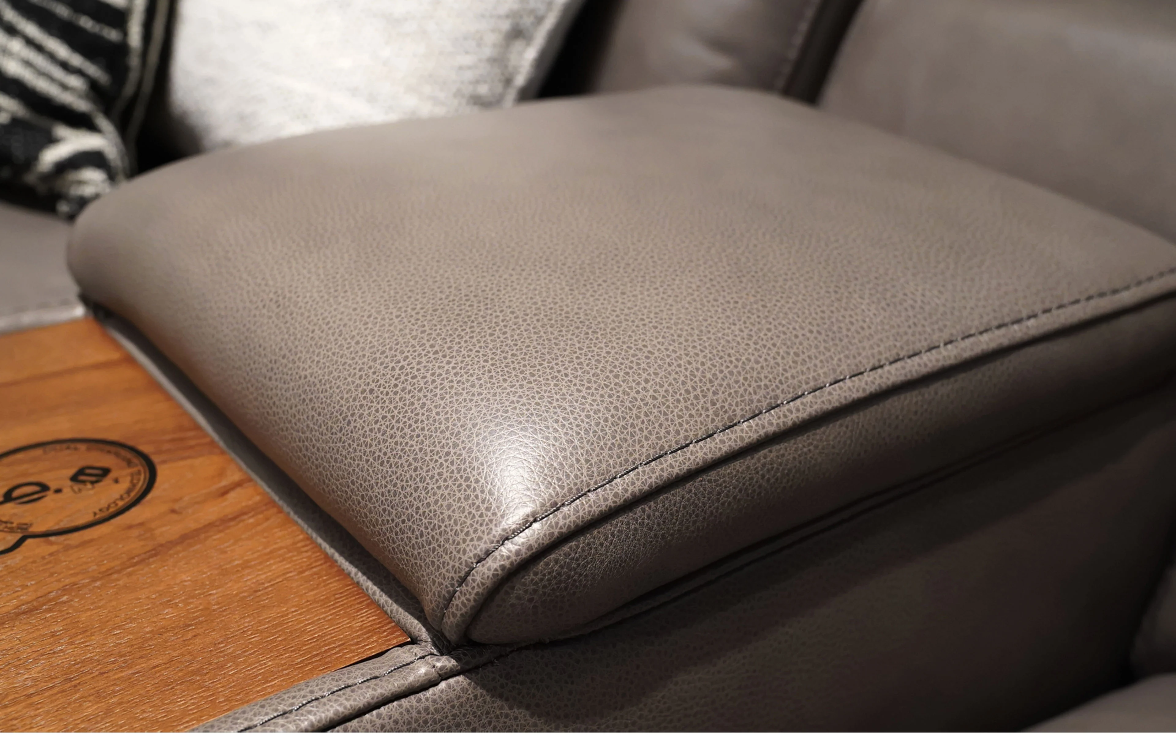 Ortensia Modern Motion Reclining Sectional - Image 16