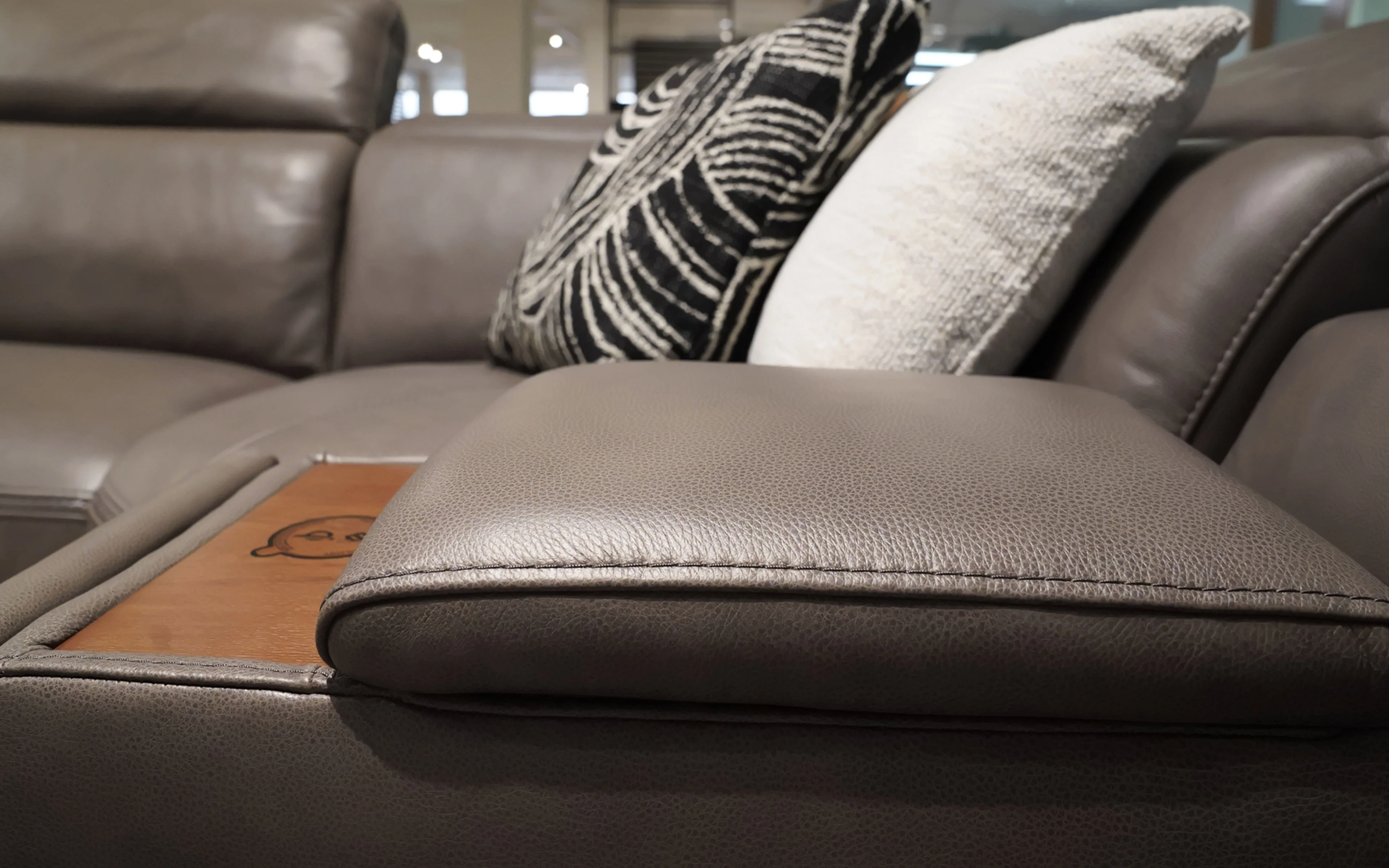 Ortensia Modern Motion Reclining Sectional - Image 20