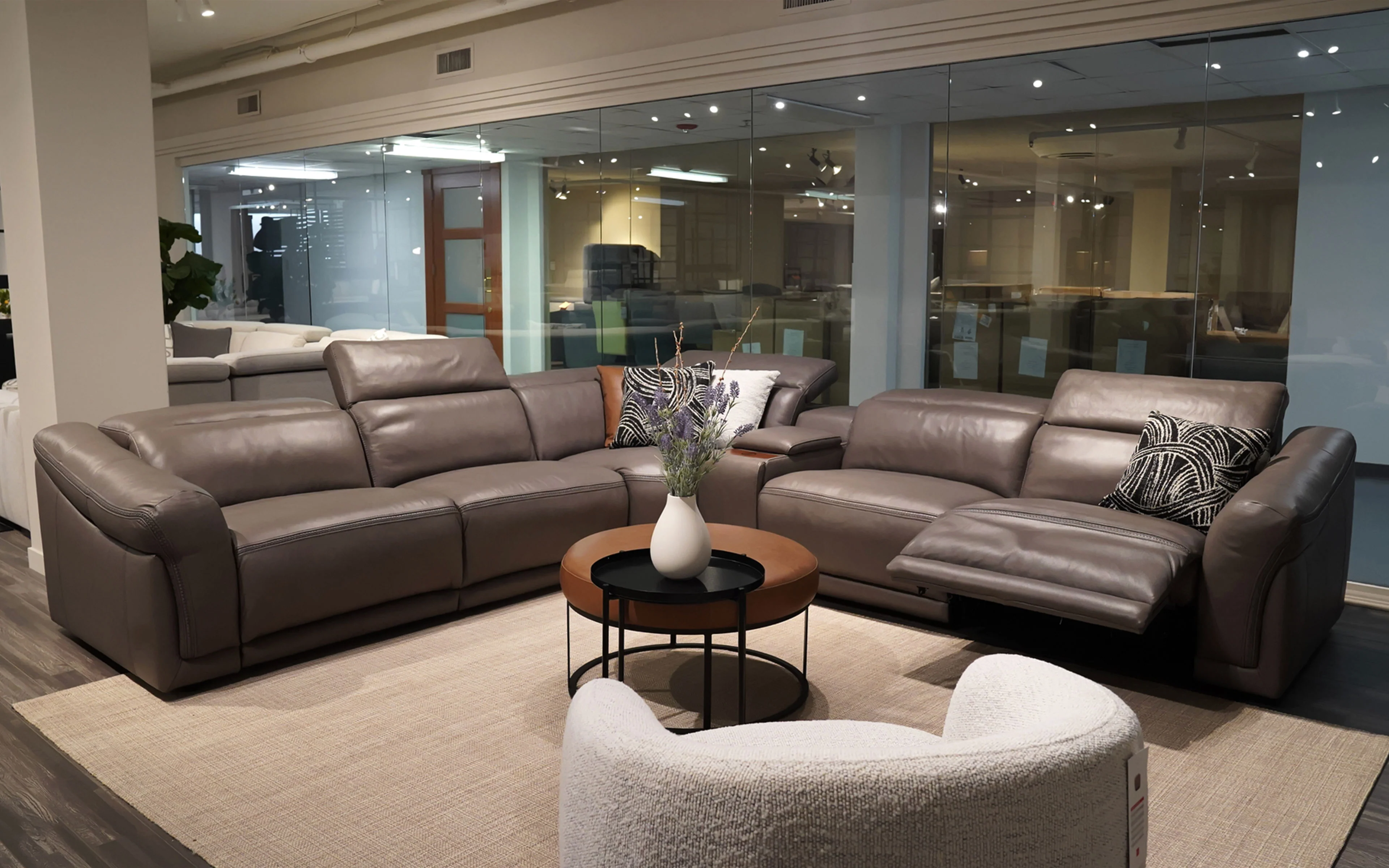 Ortensia Modern Motion Reclining Sectional - Image 3