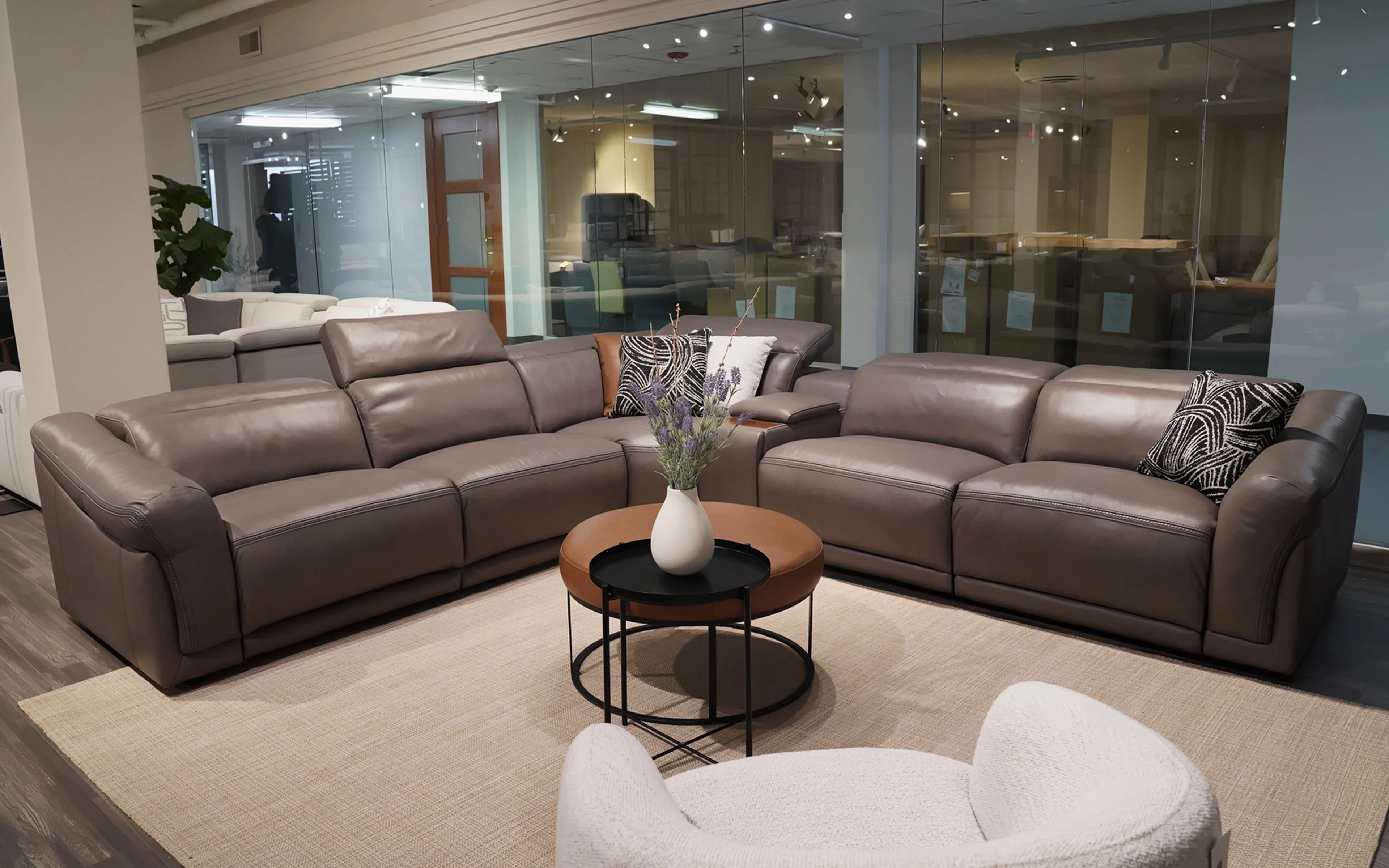 Ortensia Modern Motion Reclining Sectional - Image 4