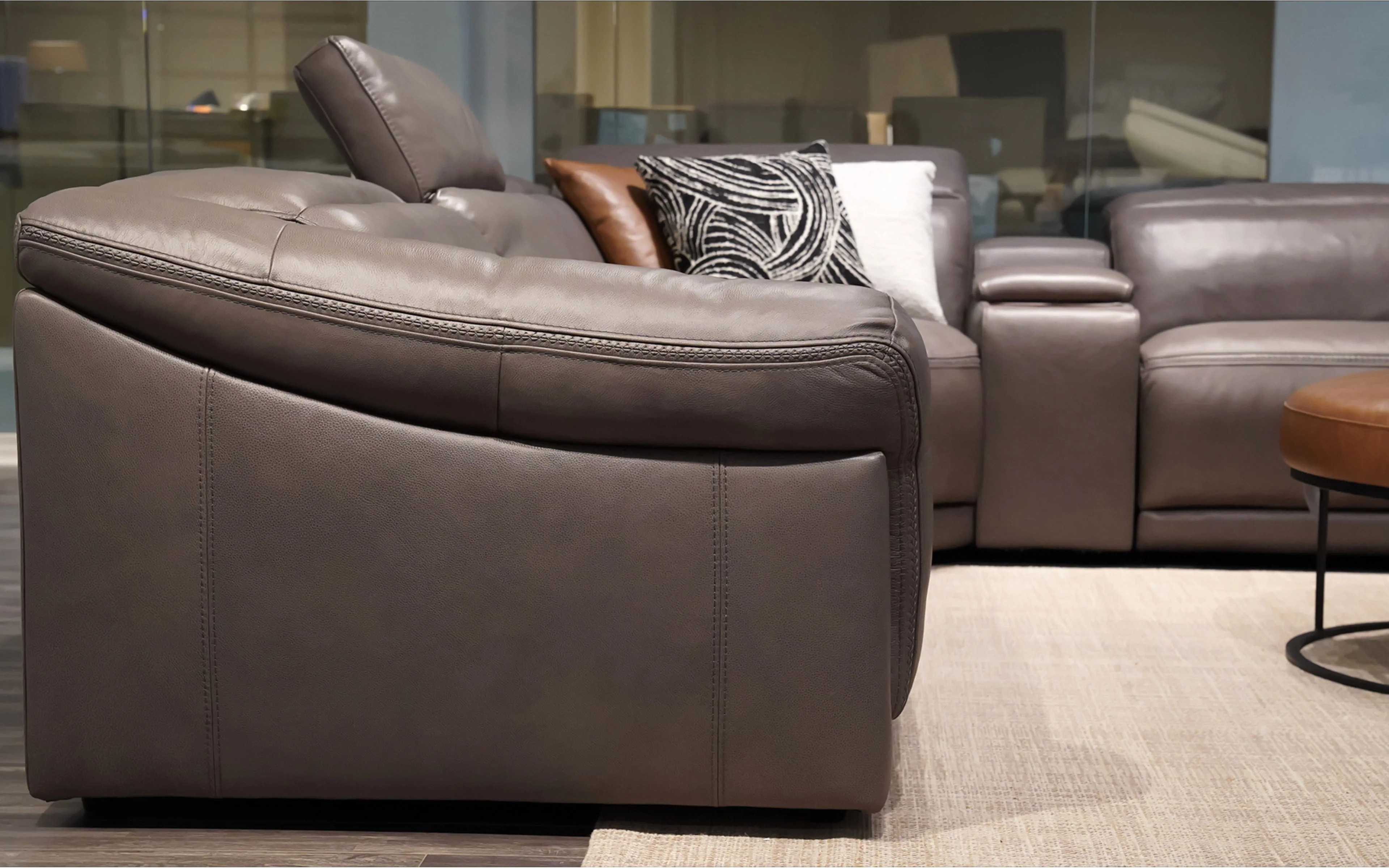 Ortensia Modern Motion Reclining Sectional - Image 8