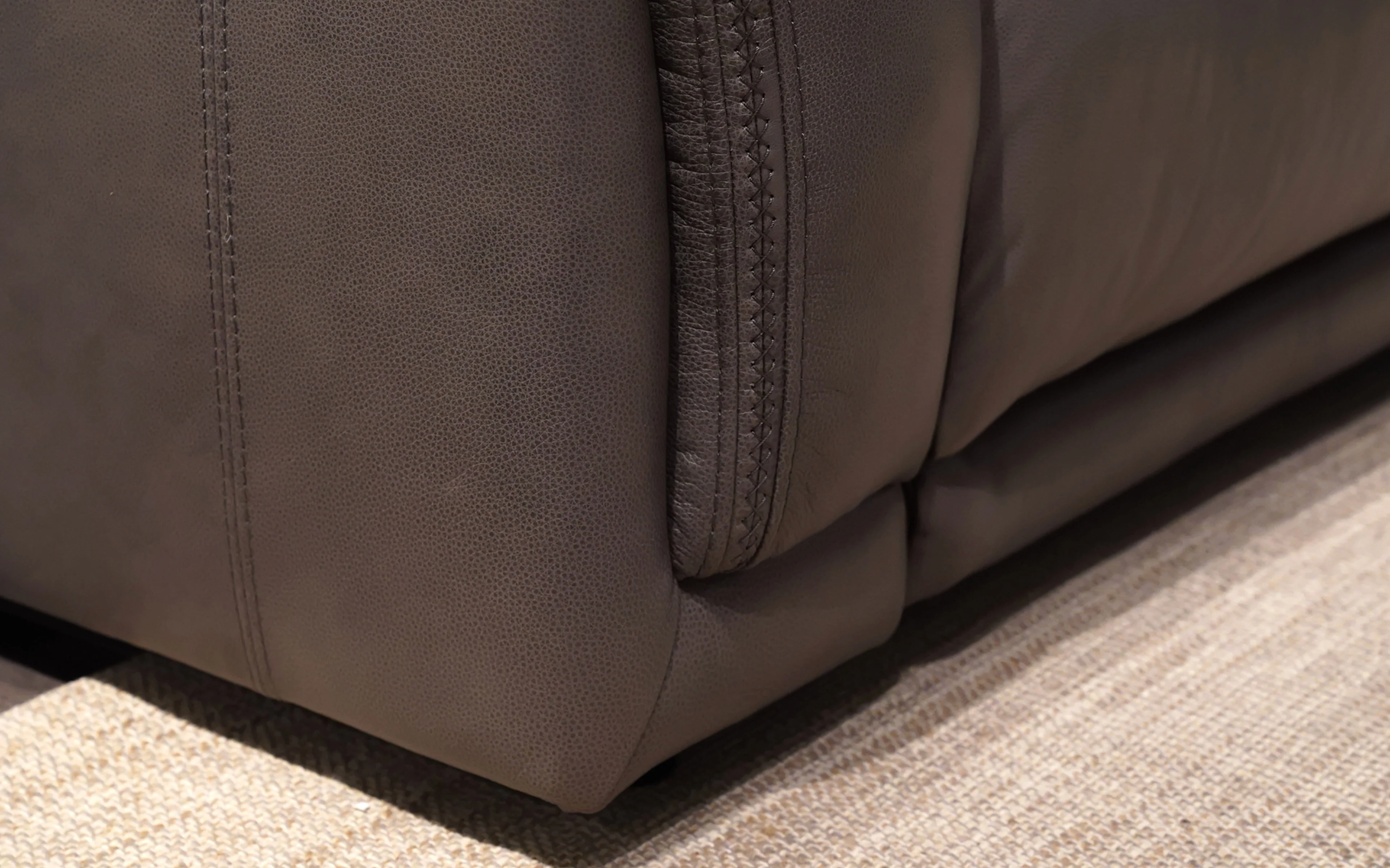 Ortensia Modern Motion Reclining Sectional - Image 9