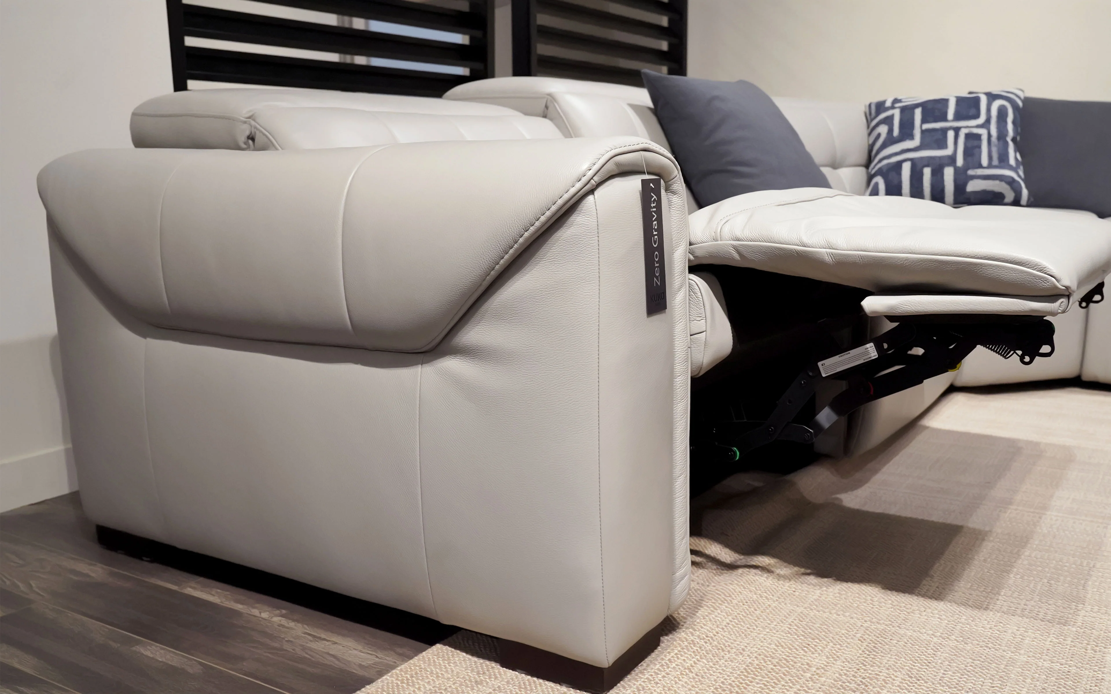 Ostro Modern Motion Reclining Sectional - Image 5