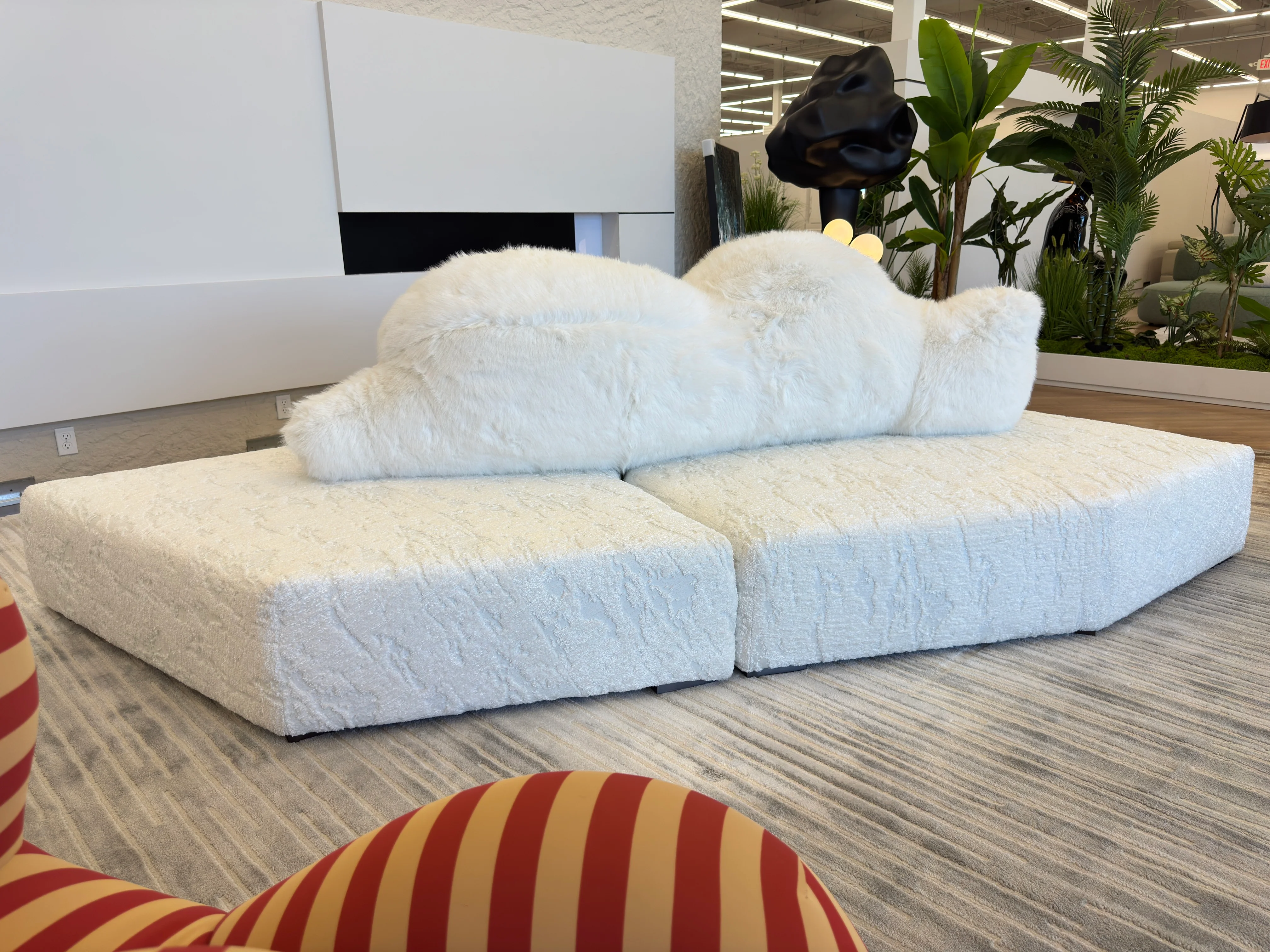 Polar Modern Motion Sofa - Image 4