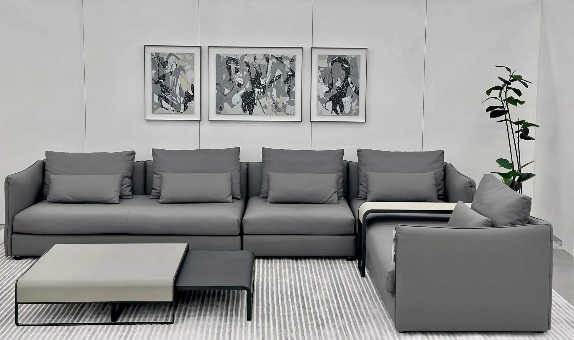 Quanie Modern Motion Sectional - Image 3