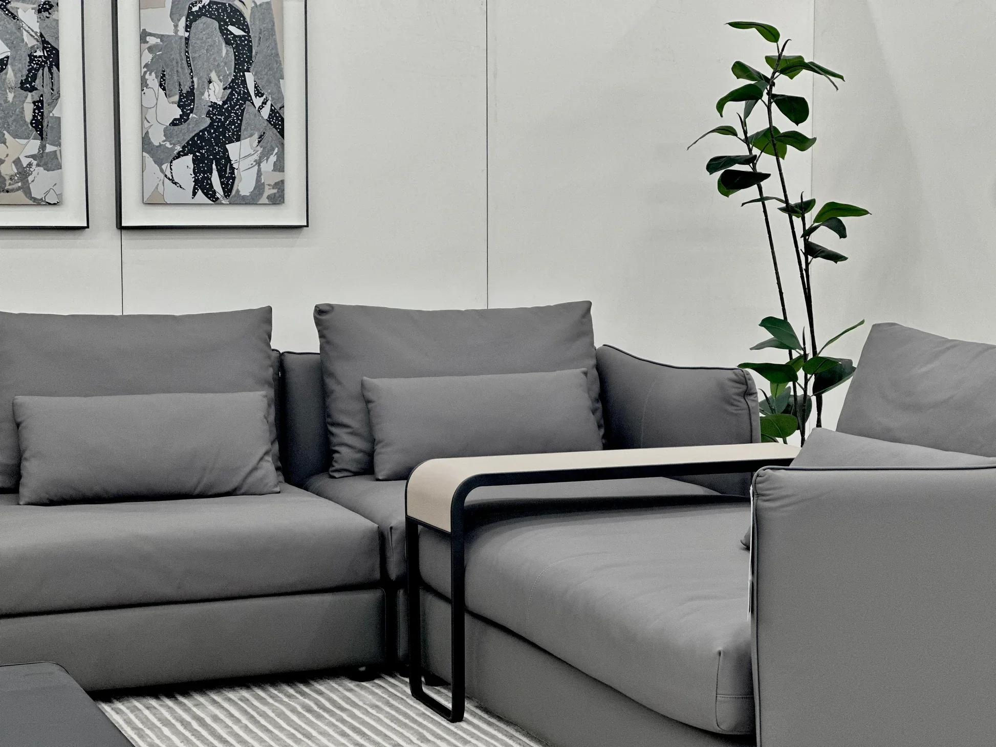 Quanie Modern Motion Sectional - Image 6