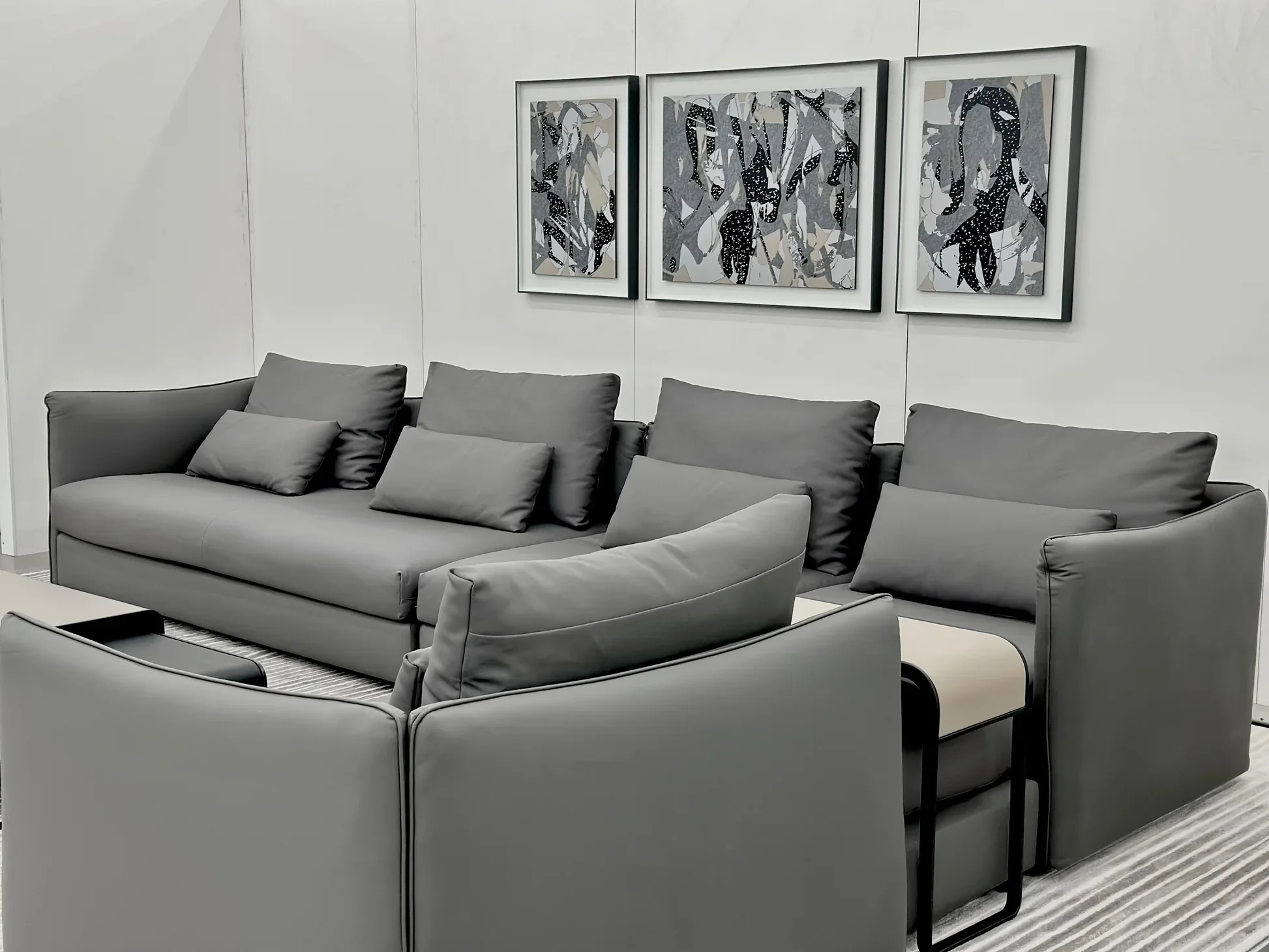 Quanie Modern Motion Sectional - Image 7