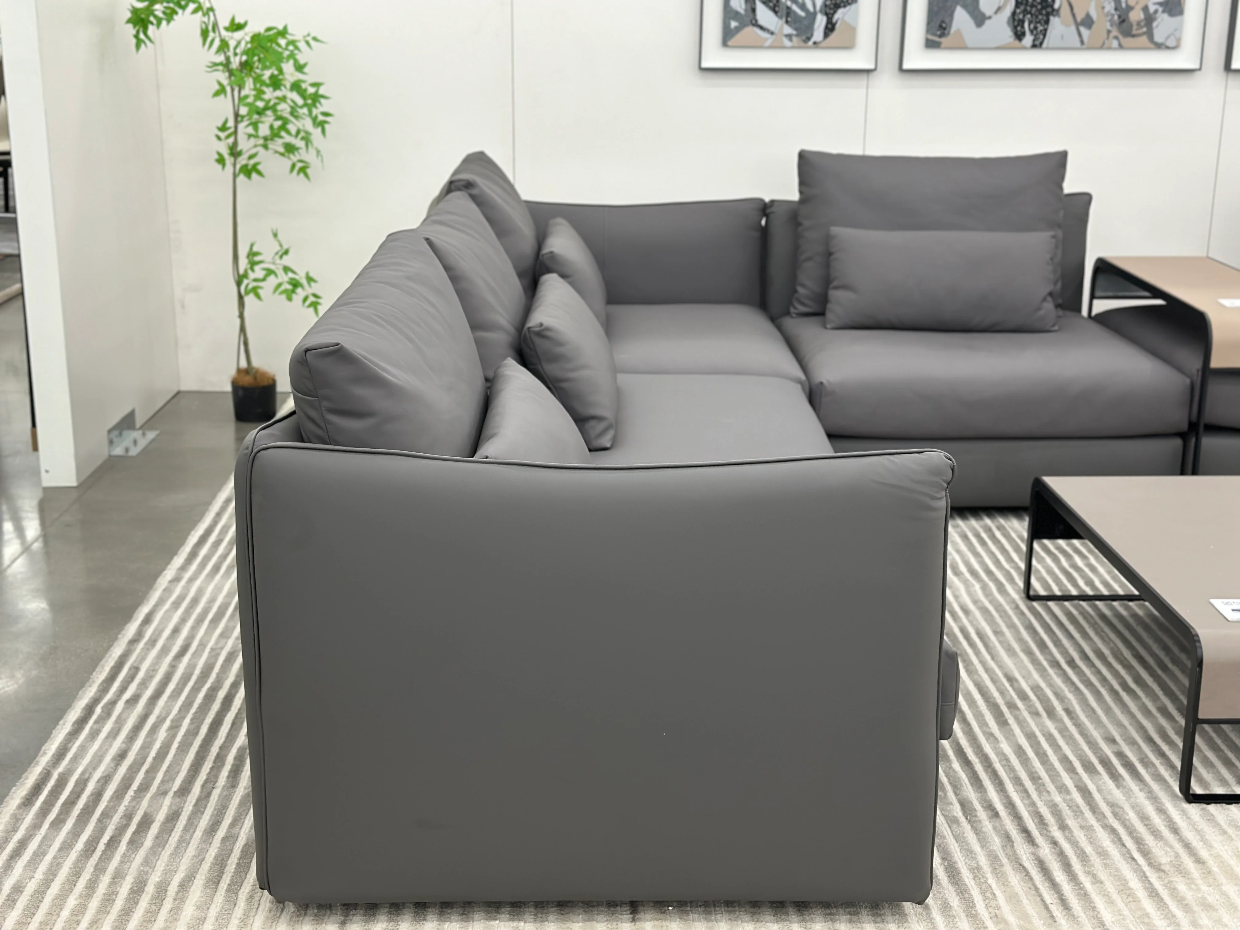 Quanie Modern Motion Sectional - Image 8