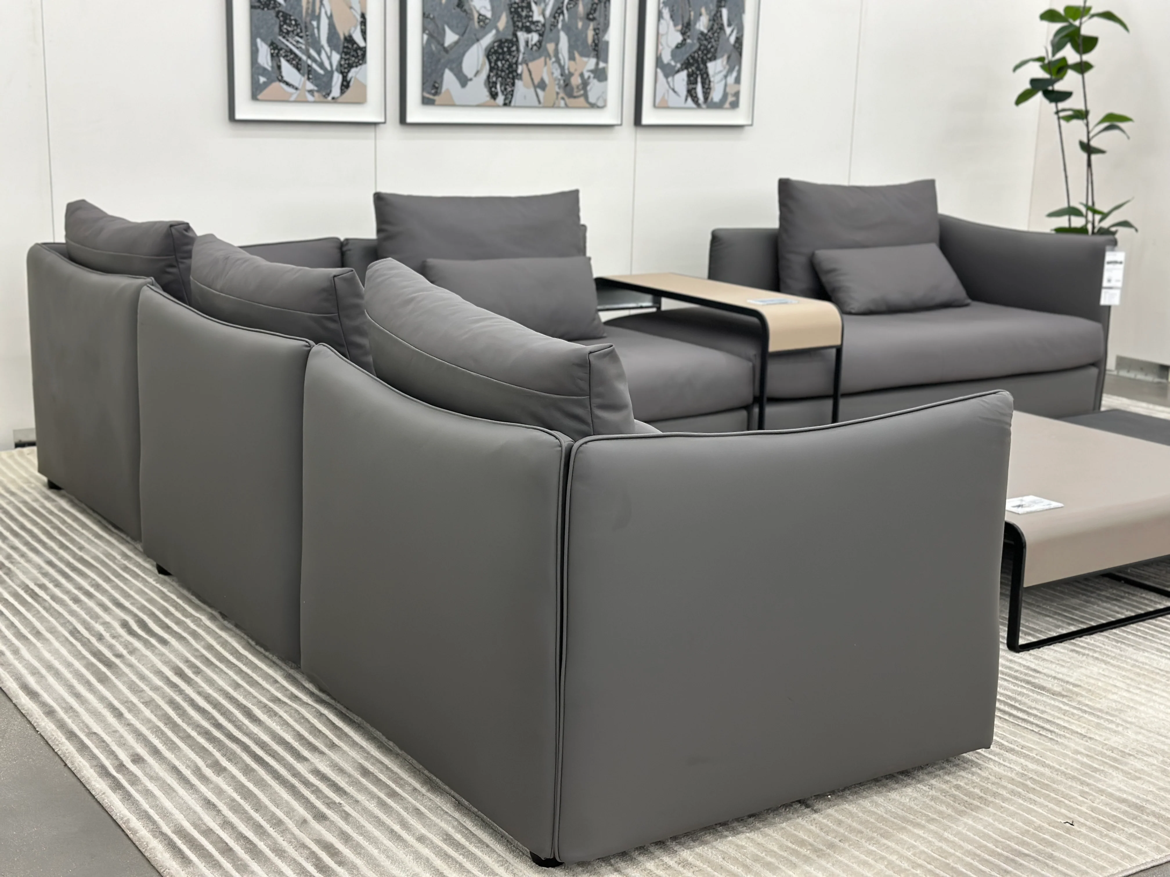 Quanie Modern Motion Sectional - Image 9