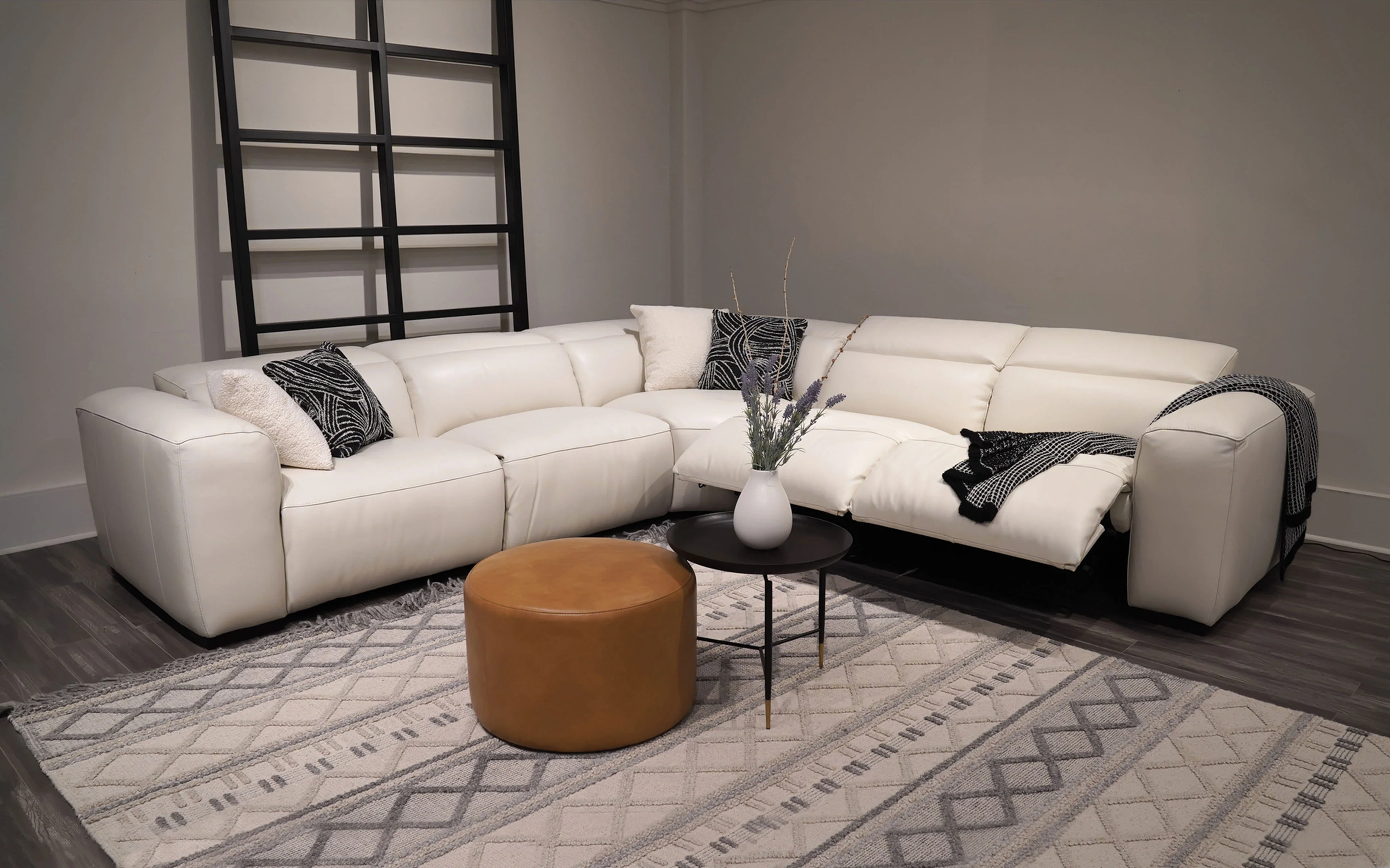 Rosabella Modern Leather Reclining Sectional - Image 3