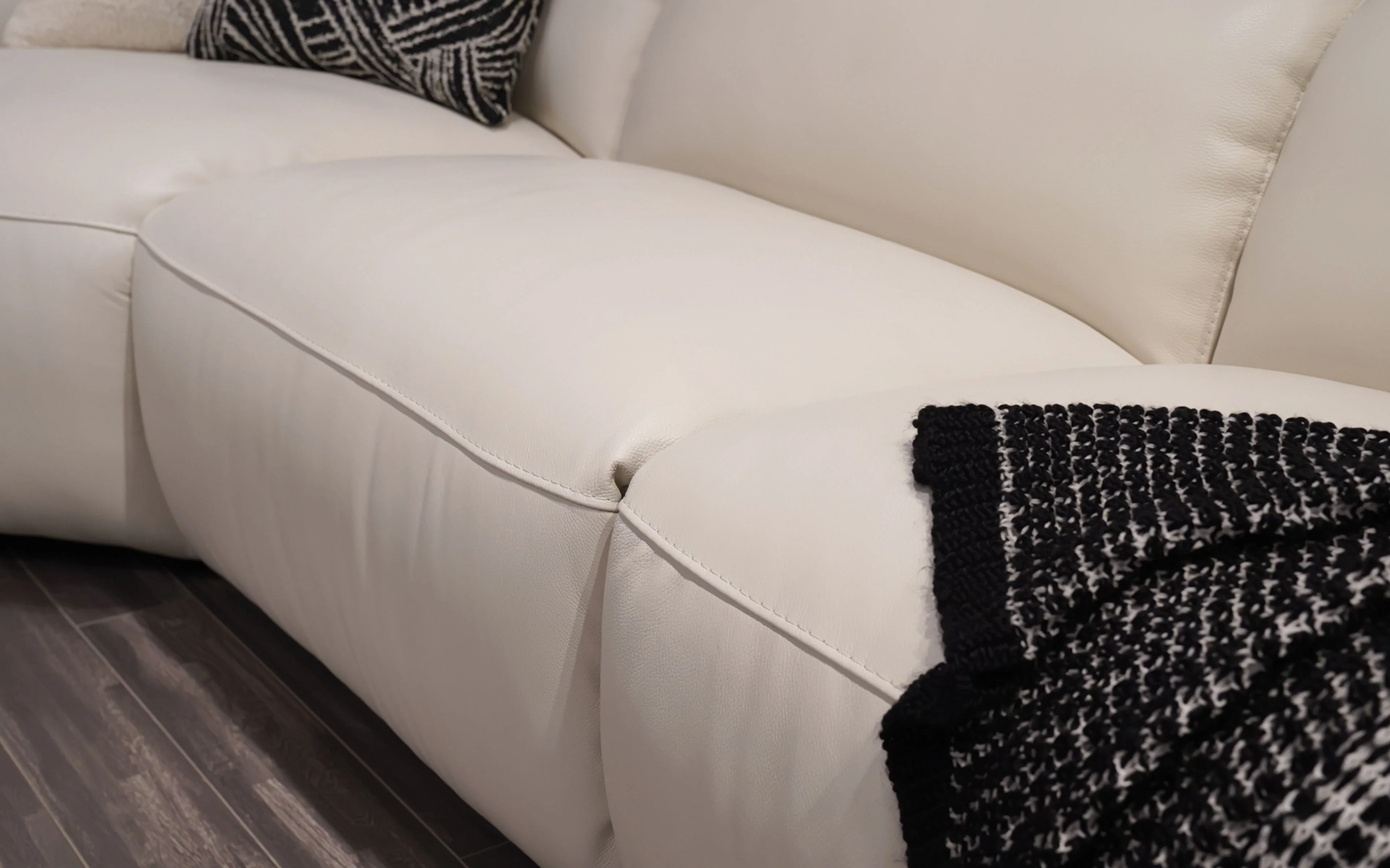 Rosabella Modern Leather Reclining Sectional - Image 8