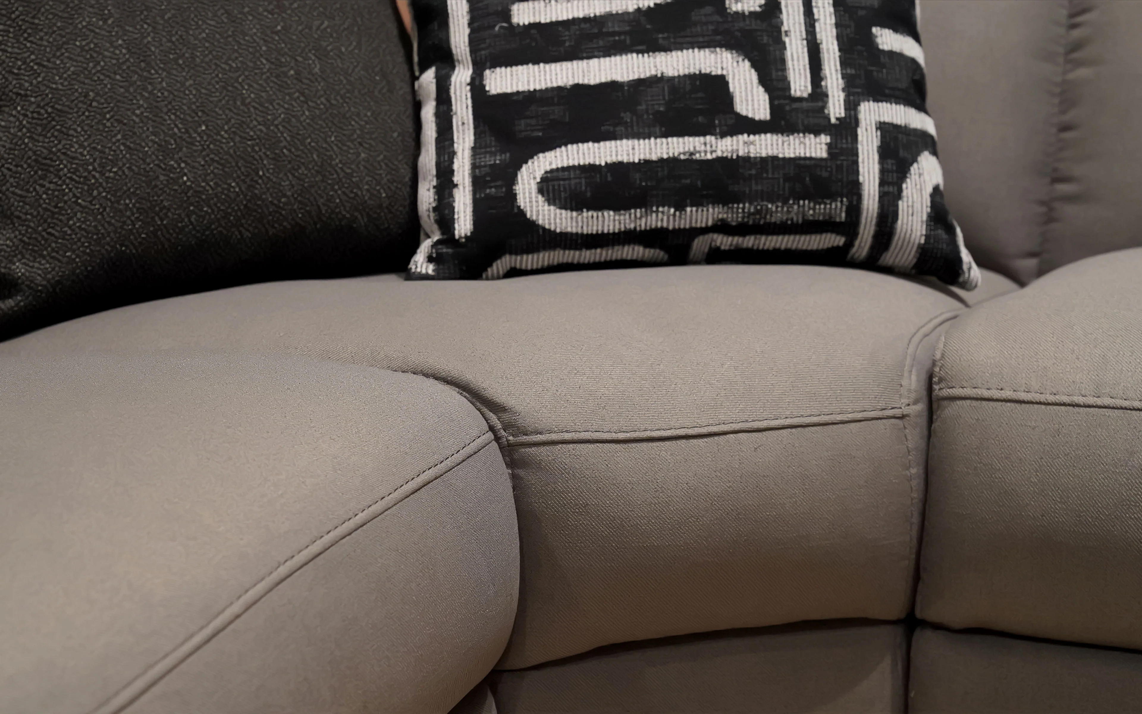 Veronica Modern Motion Reclining Sectional - Image 7