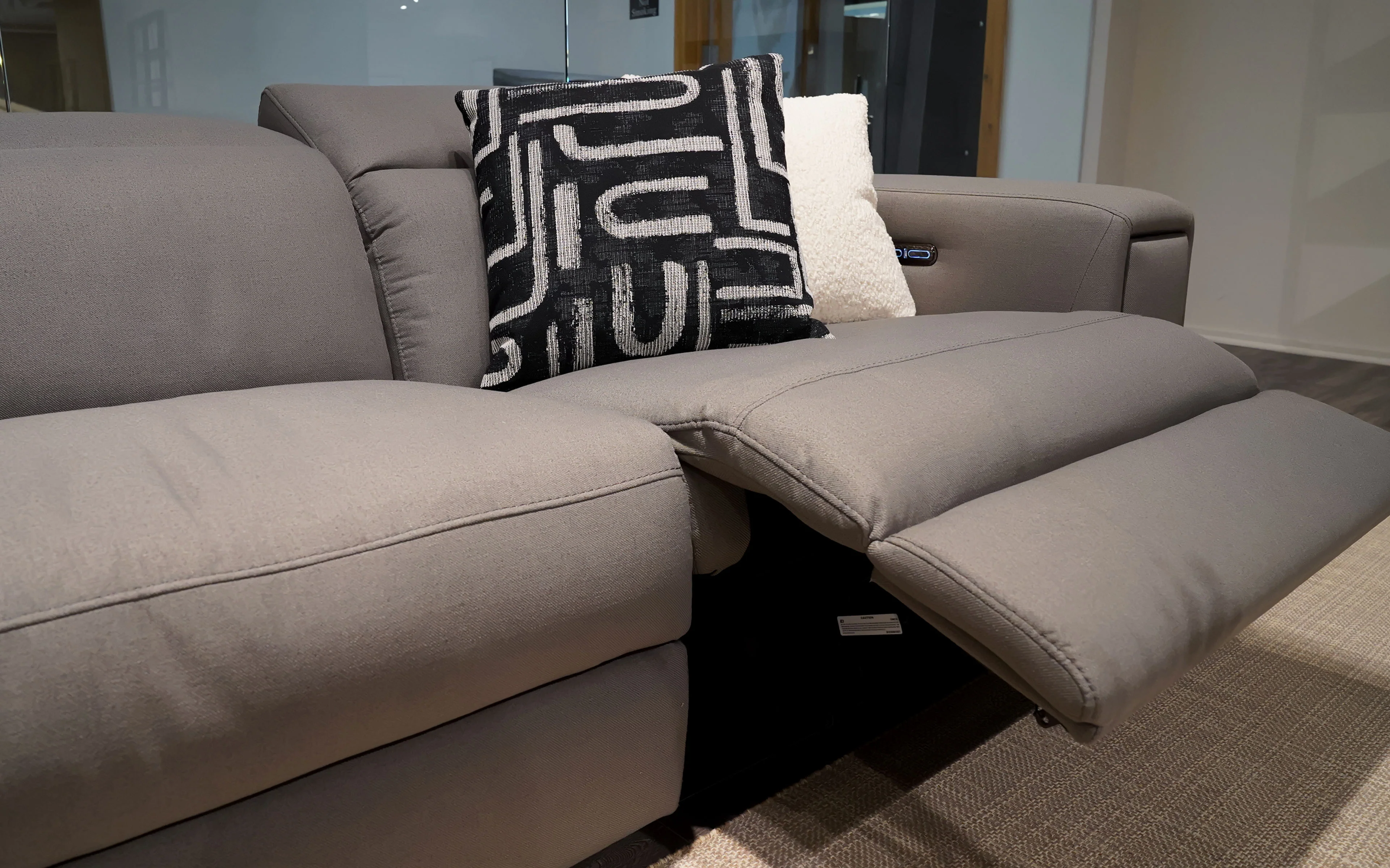 Veronica Modern Motion Reclining Sectional - Image 9