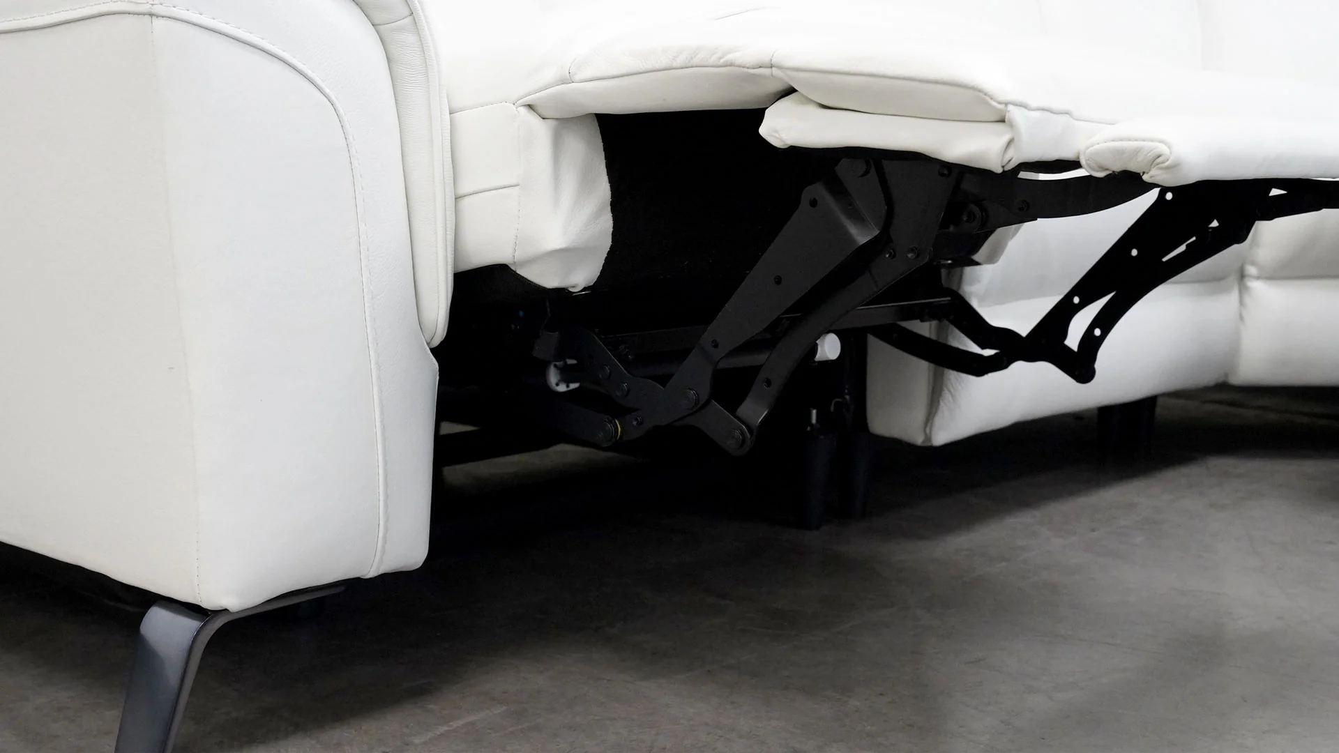 Zafferano Modern Motion Reclining Sectional - Image 24