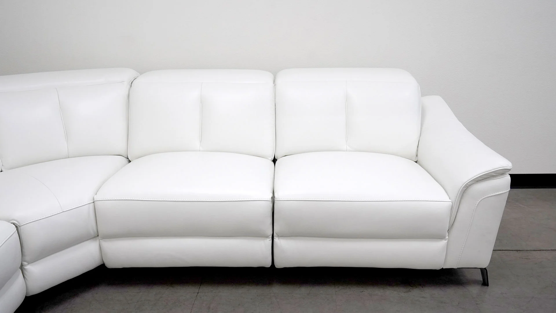 Zafferano Modern Motion Reclining Sectional - Image 25